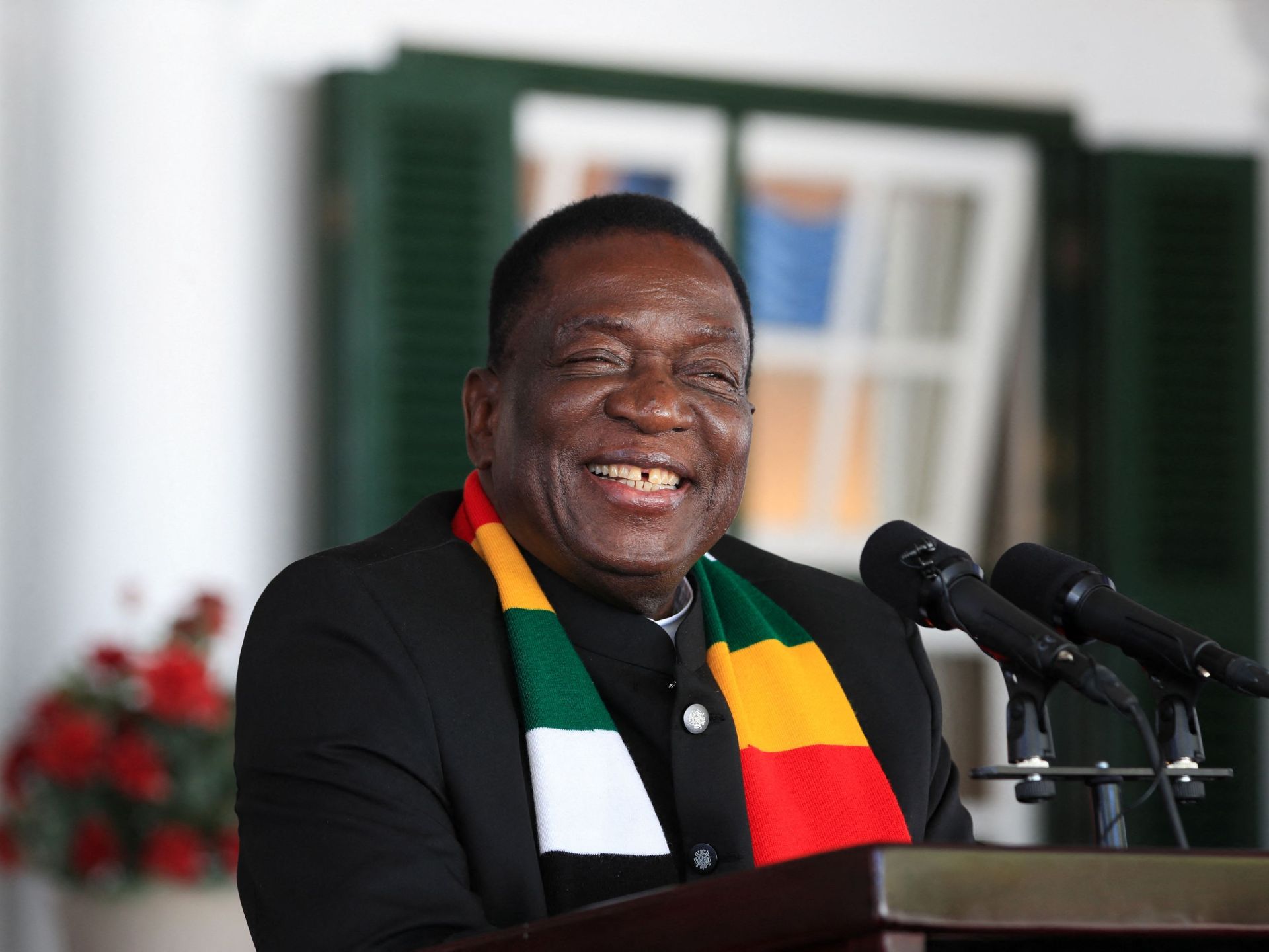 انقلاب بلا دبابات.. كيف يمدد الرؤساء سلطتهم في أفريقيا؟