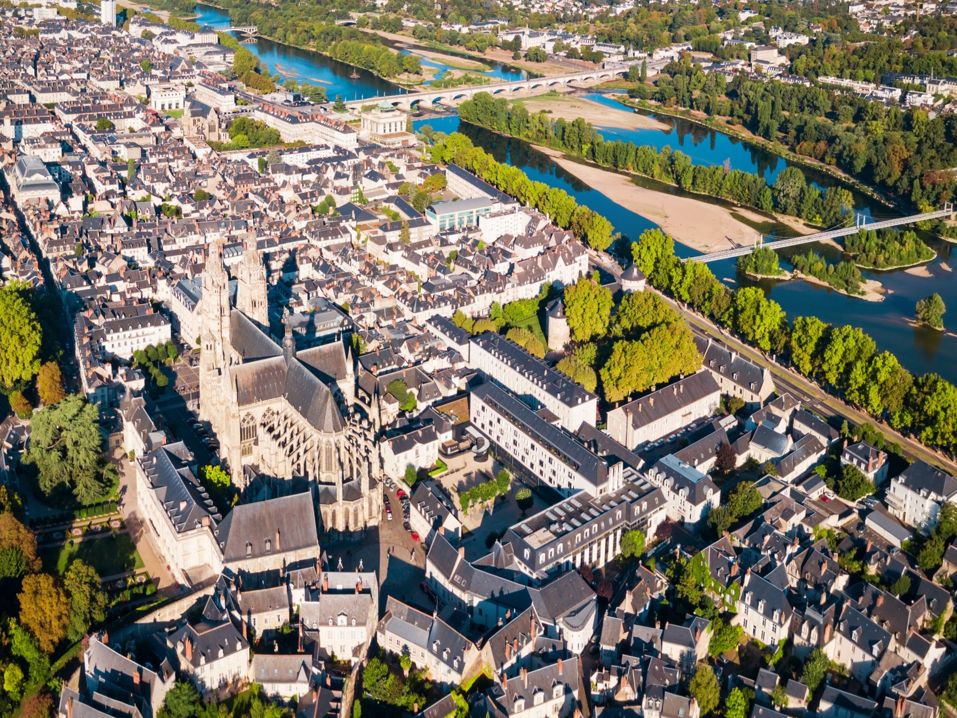 مقابر مدينة تور بفرنسا لم يعد فيها مكان للمسلمين