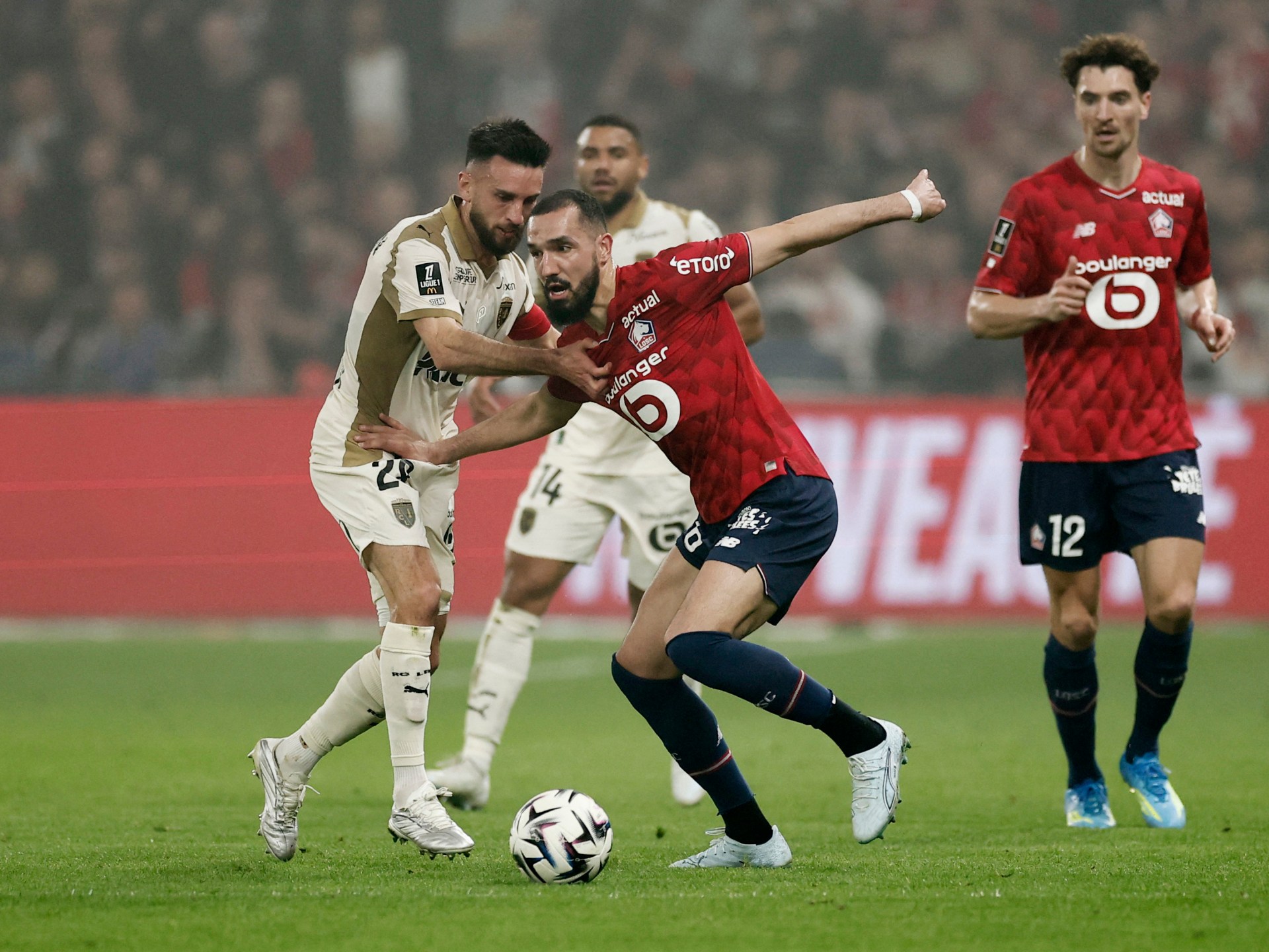 الجزائريان بن طالب وماندي ضمن التشكيلة المثالية بالدوري الفرنسي