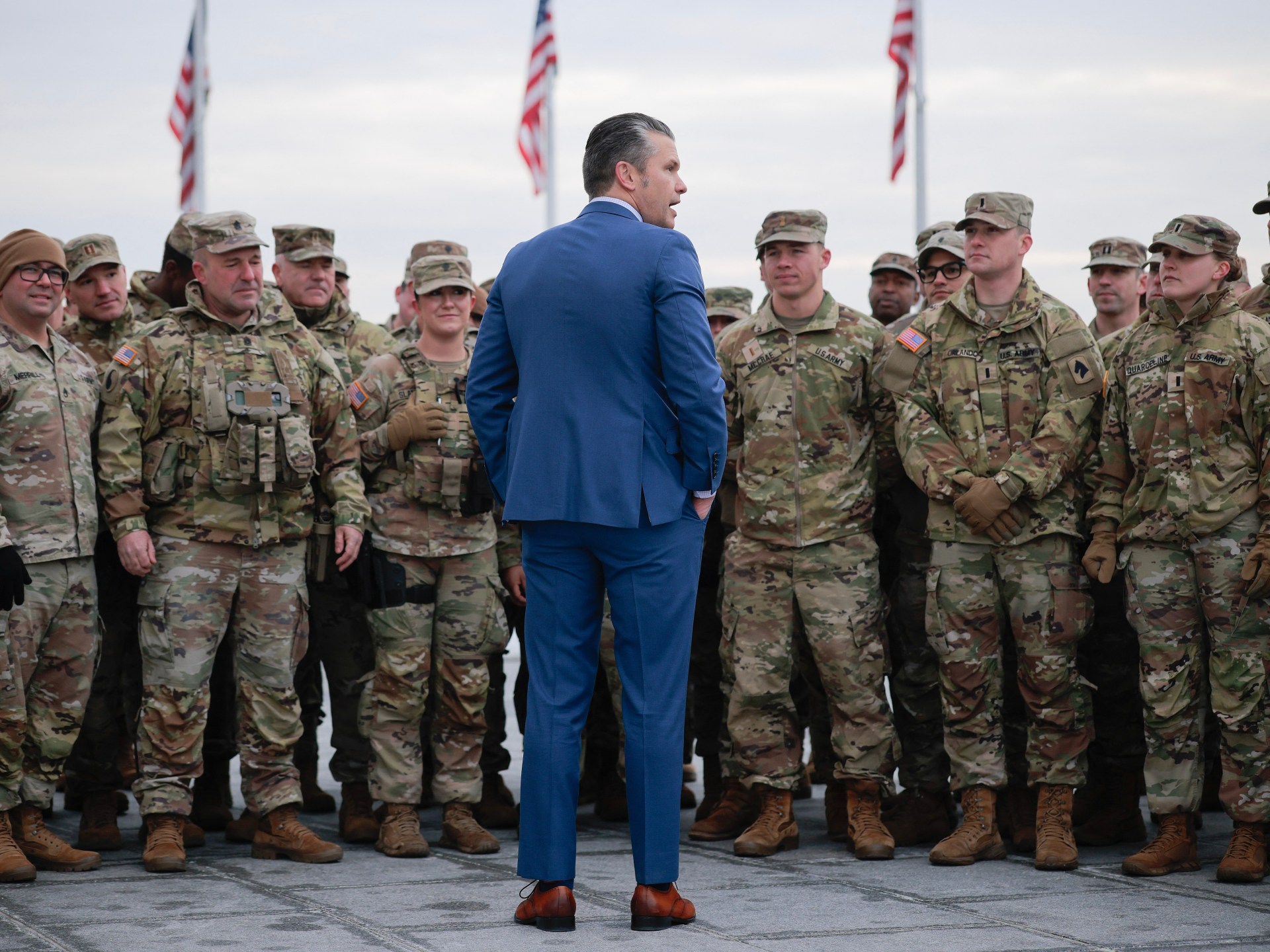 جنرال أمريكي سابق يحذر من "وضع خطير" بعد إقالة ضباط كبار