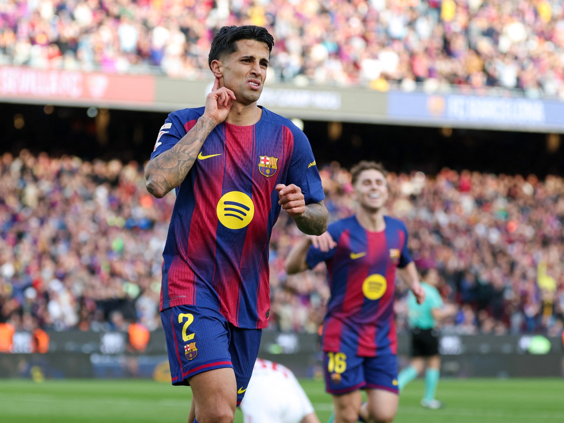 كانسيلو يقترب من إنجاز غير مسبوق في عالم كرة القدم