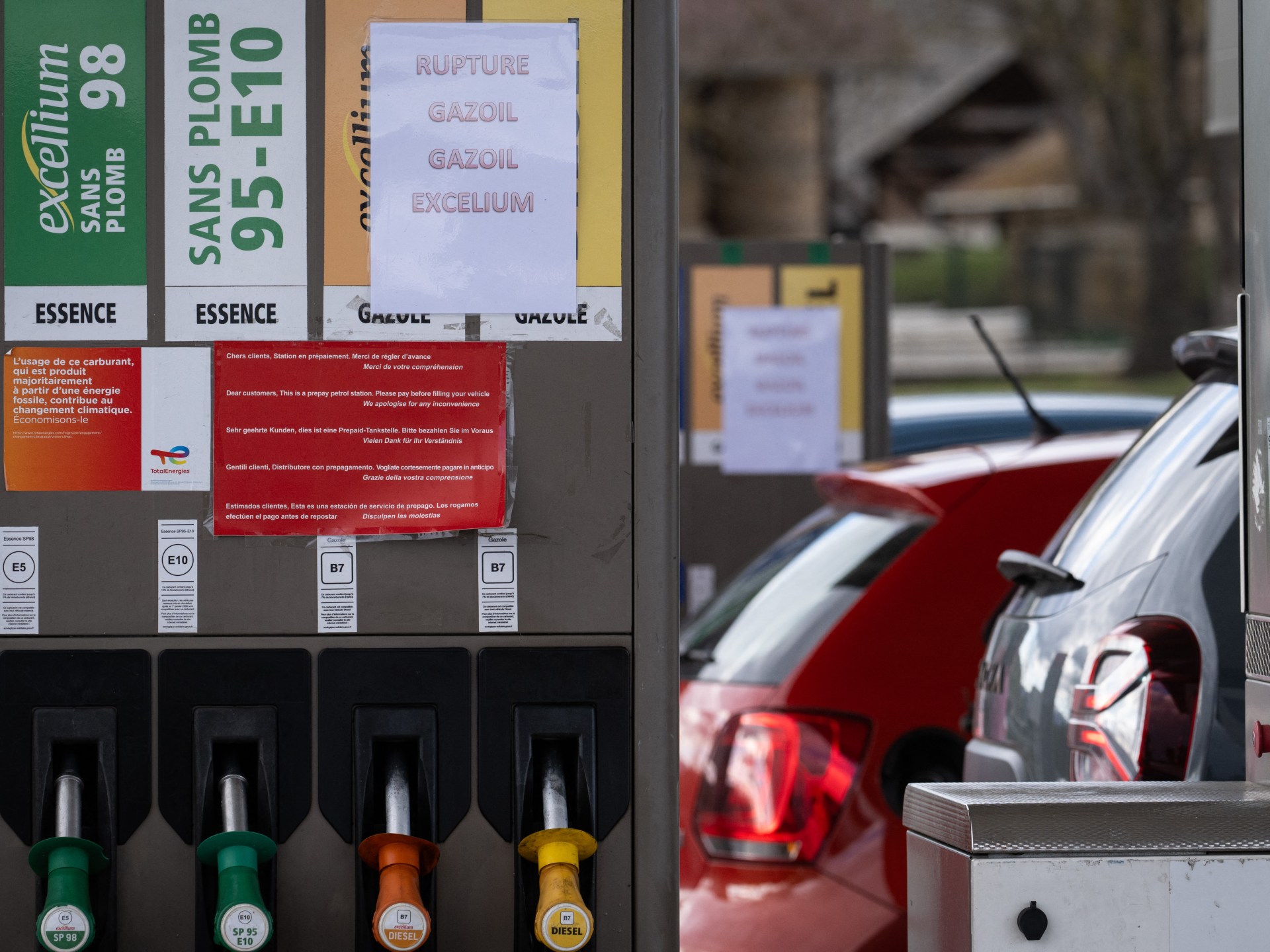 الاقتصاد العالمي زمن الأزمات.. لماذا يهتز بسرعة ويتعافى ببطء؟