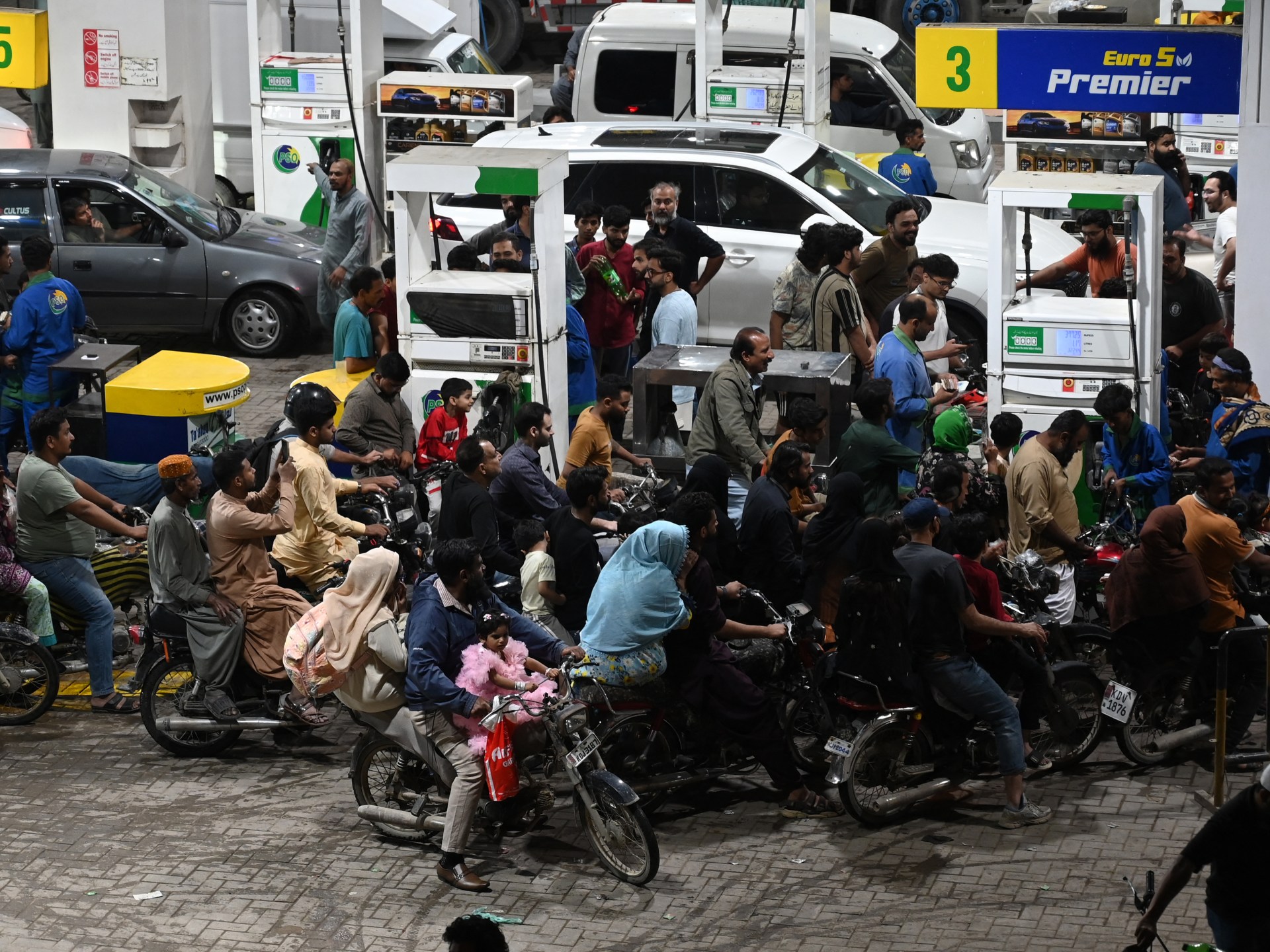 حظر سفر مسؤولين وعمل عن بعد.. دول تتقشف لمواجهة تداعيات الحرب