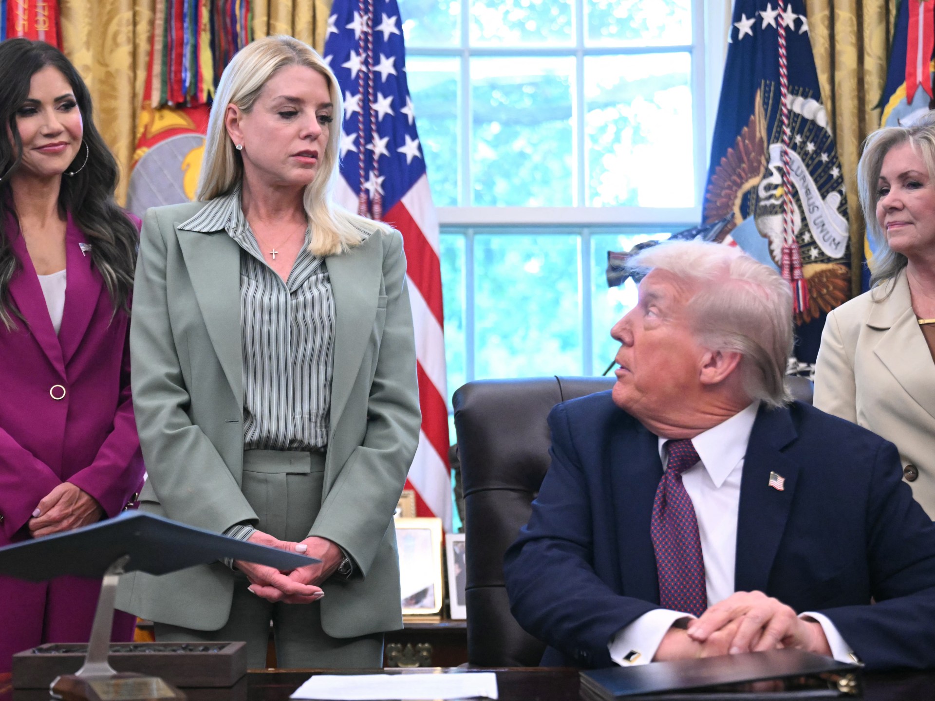 حرب الخارج وصراعات الداخل.. ترمب يعيد تشكيل فريقه تحت النار