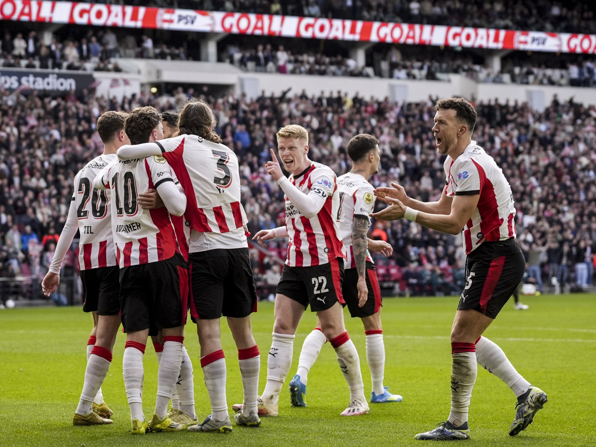 تعثر فينوورد يمنح أيندهوفن لقب الدوري الهولندي