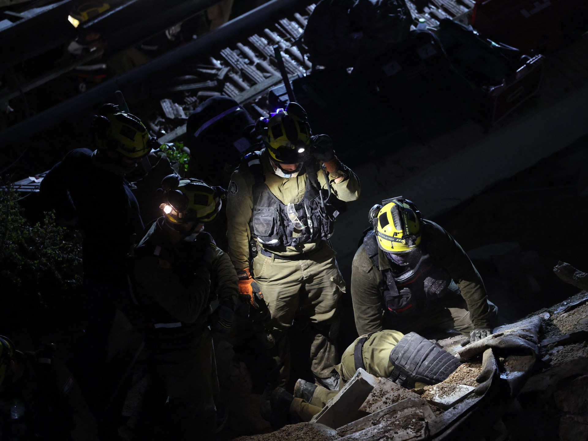 11 مصابا ومفقودون إثر سقوط صاروخ إيراني على مبنى في حيفا