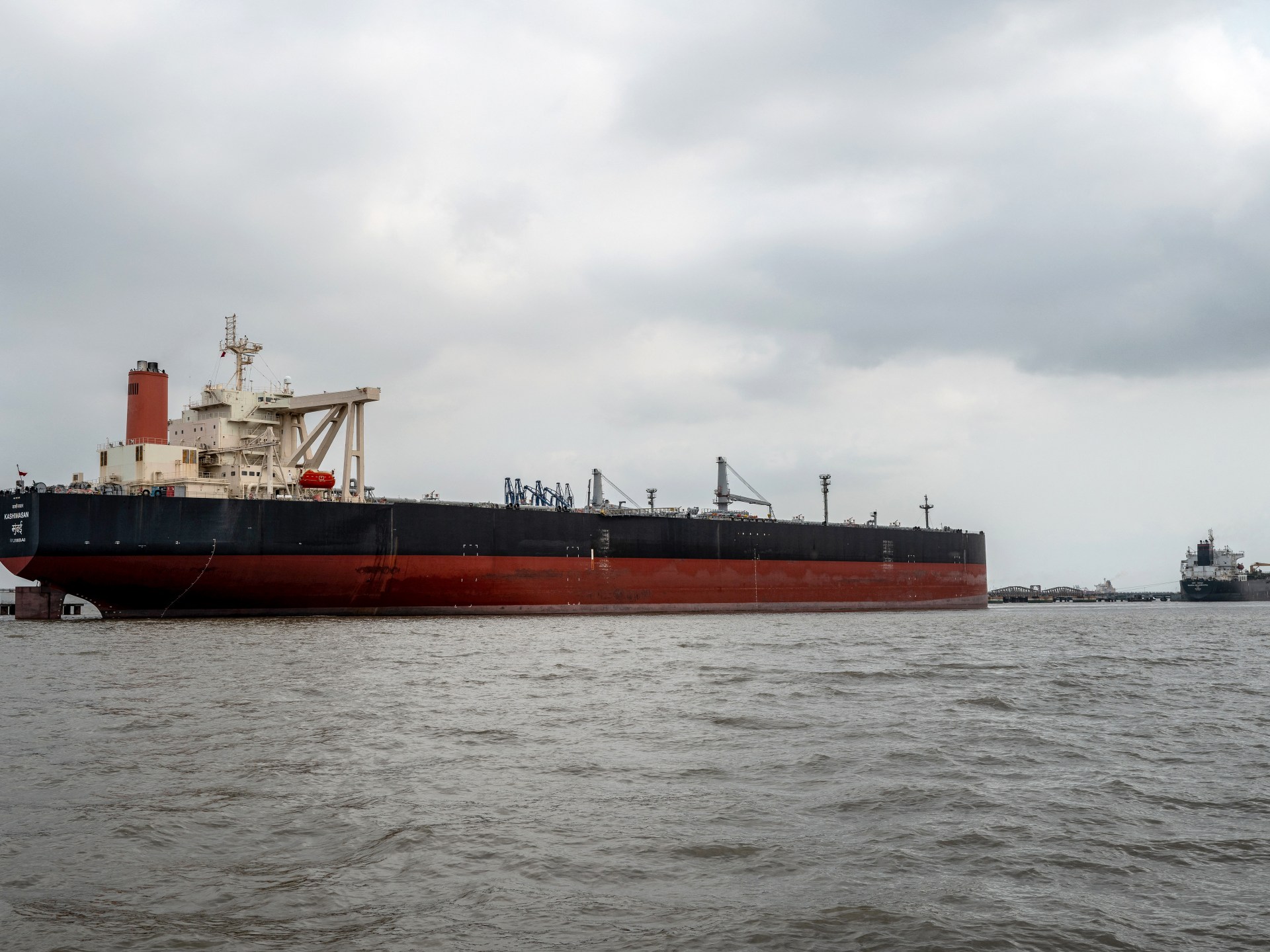 عبور 3 ناقلات هندية وتركية مضيق هرمز رغم تصاعد التوترات