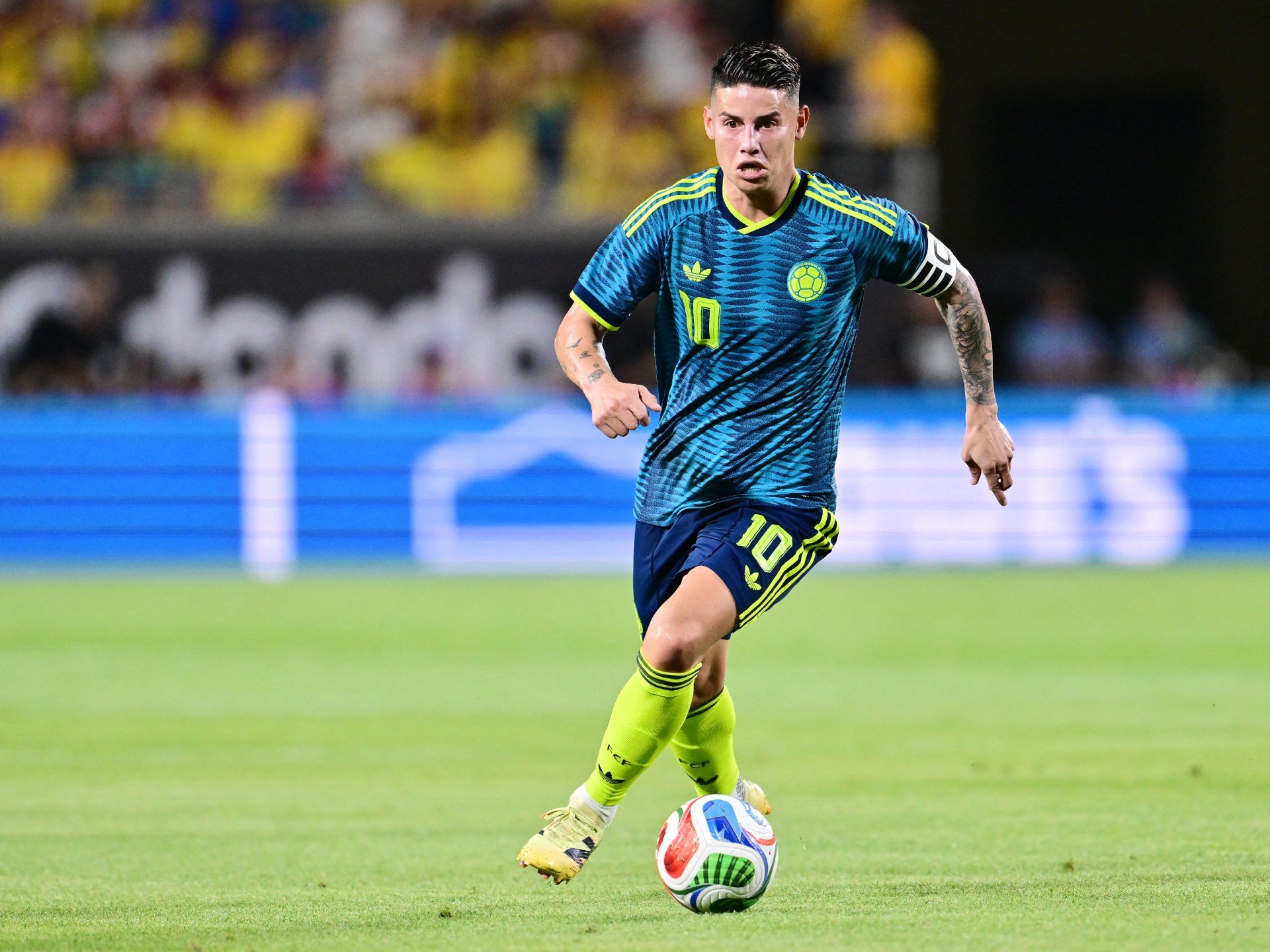 رودريغيز يعود للتدريبات وينسف شائعات "المرض الغامض"