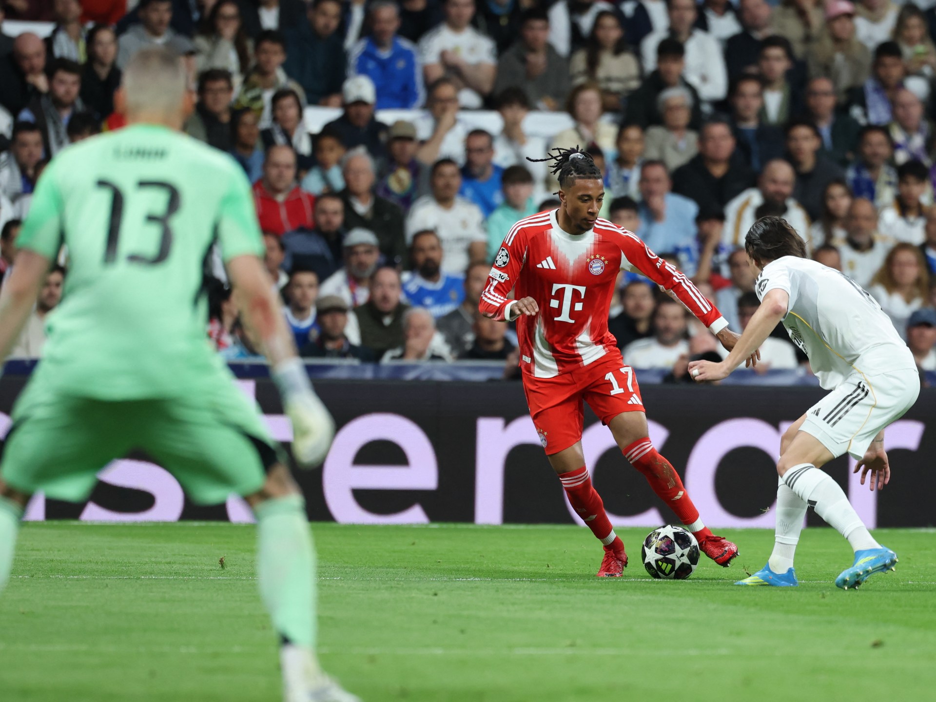 أوليسي نجم بايرن يكتب التاريخ في معقل ريال مدريد
