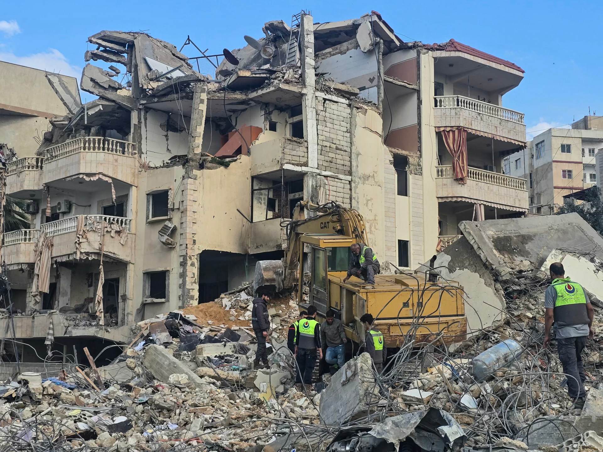 مجزرة في صور.. دمار واسع وضحايا تحت أنقاض المباني