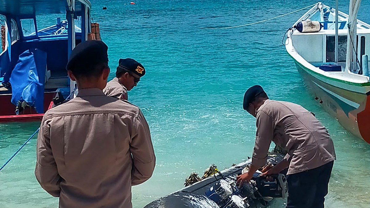 بالصور.. صياد إندونيسي ينتشل مسيّرة استطلاع صينية طولها 12 قدما