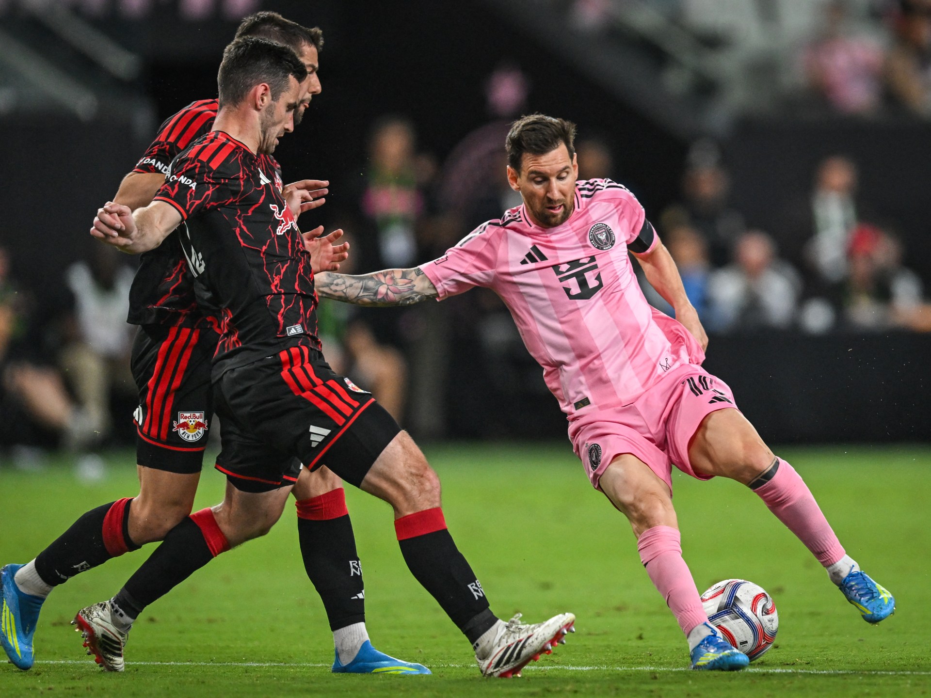 بصمة ميسي لا تكفي.. تعادل مثير بين إنتر ميامي وريد بولز في الدوري الأميركي