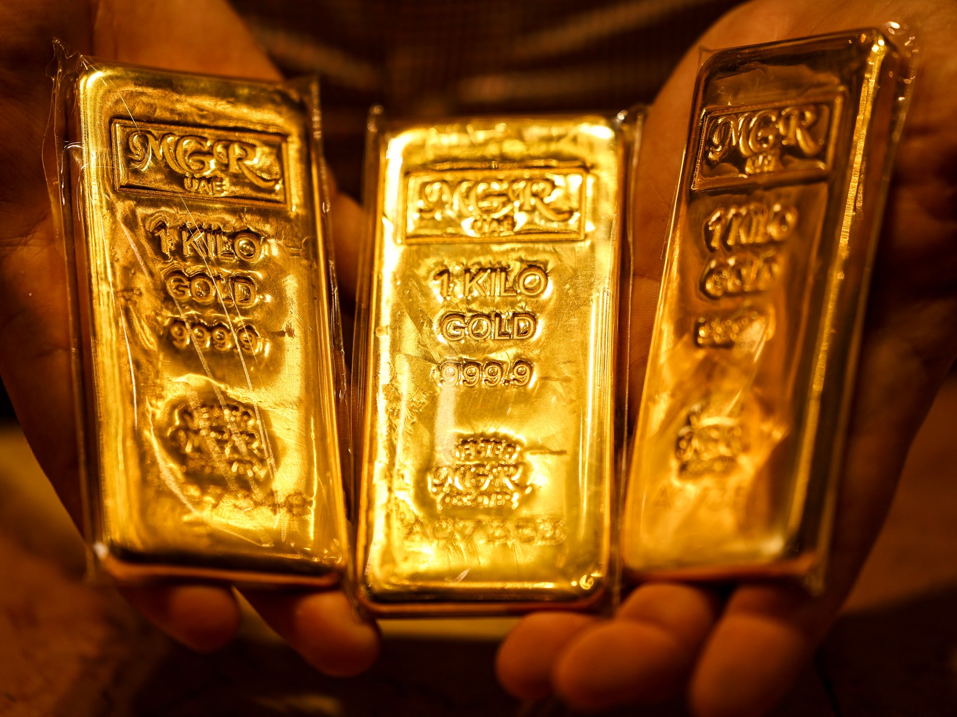 الذهب يتراجع 2% رغم بيانات نمو الطلب العالمي عليه بالربع الأول