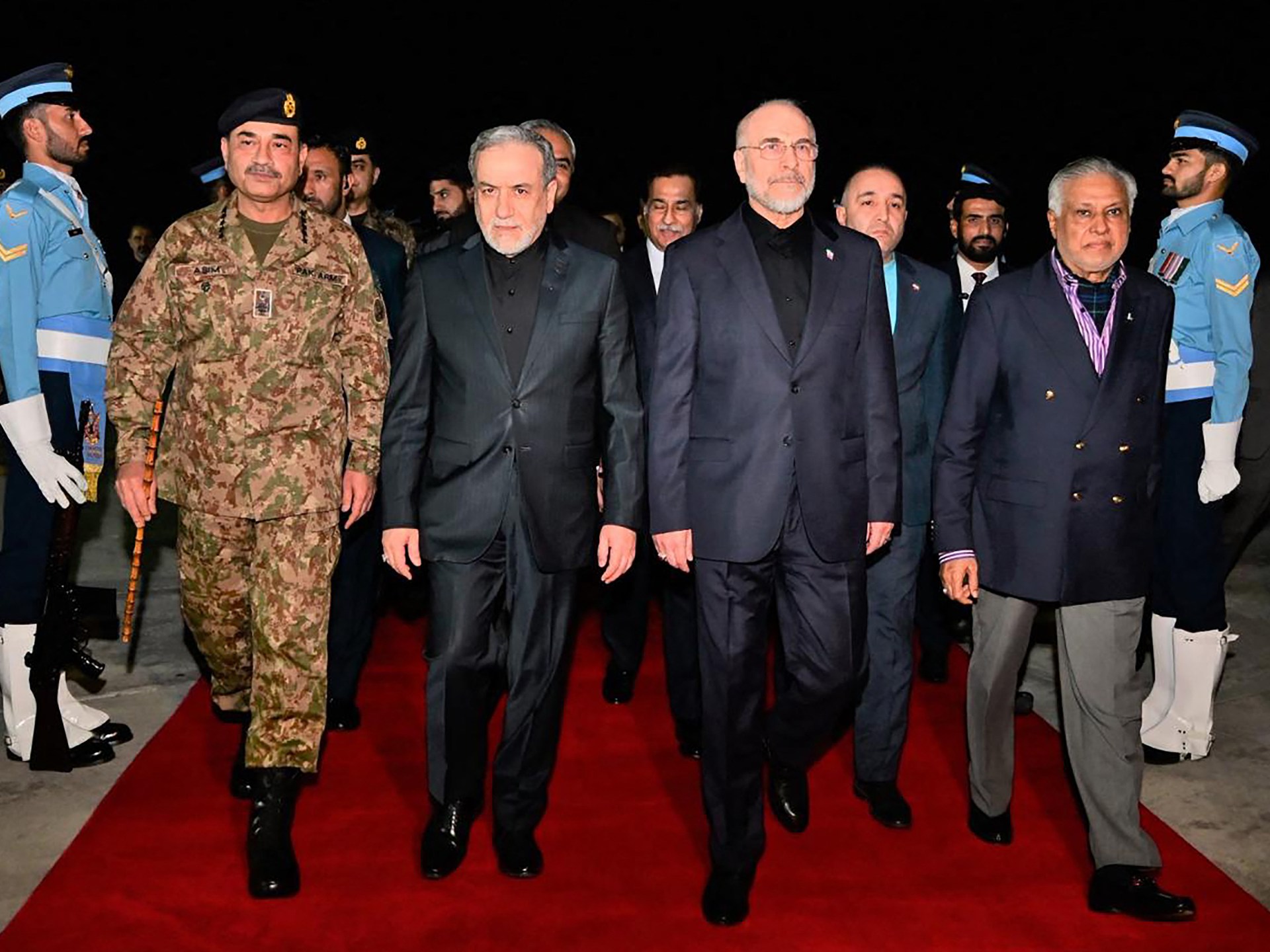 لعبة قاليباف في إسلام آباد.. لماذا ترفض إيران الاتفاق الأمريكي؟