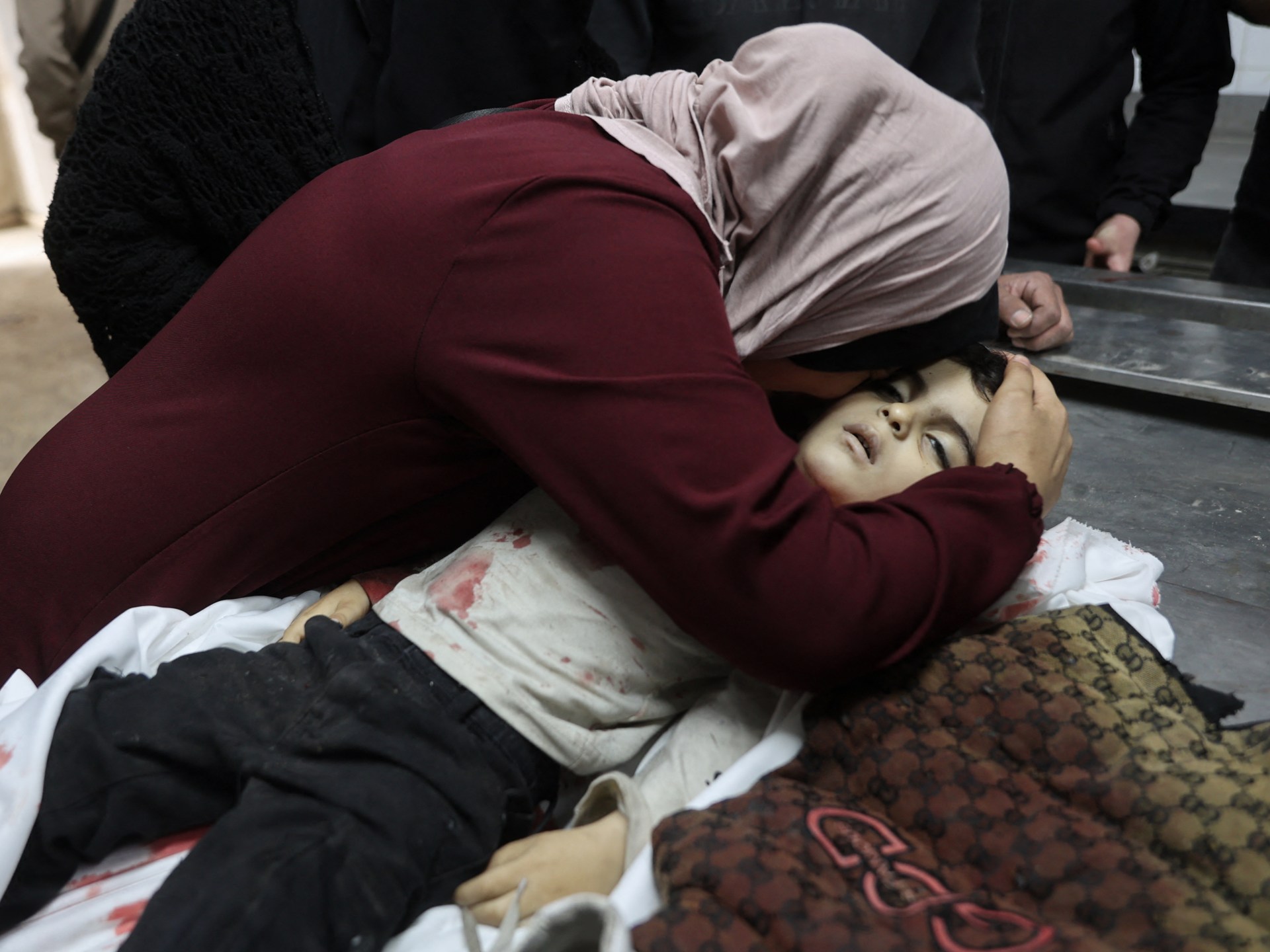 إسرائيل مستمرة بالتصعيد.. هل ما زال اتفاق وقف إطلاق النار قائما في غزة؟