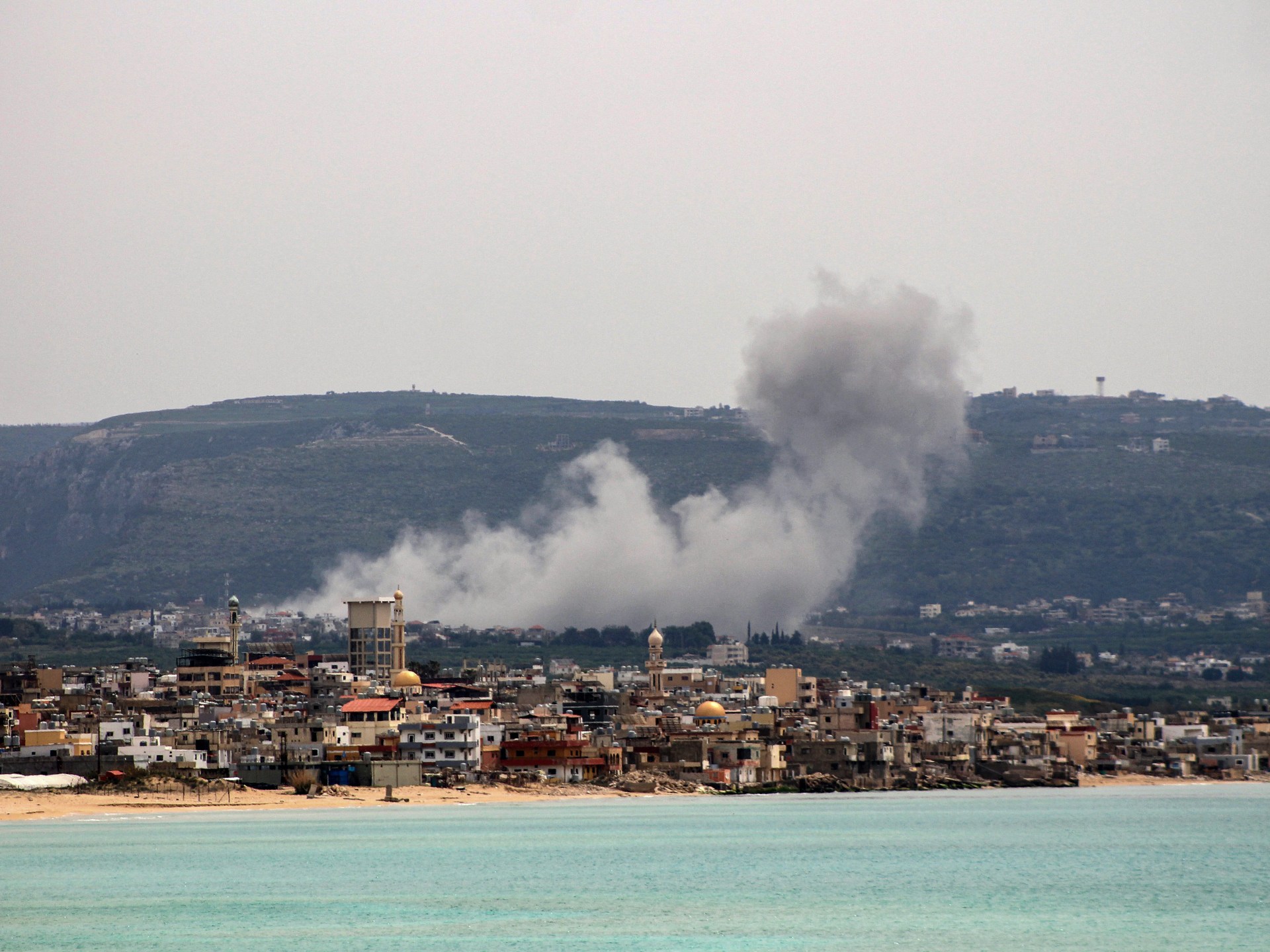 إسرائيل تشن غارات على 72 منطقة لبنانية وتقر بإصابة 5 من جنودها