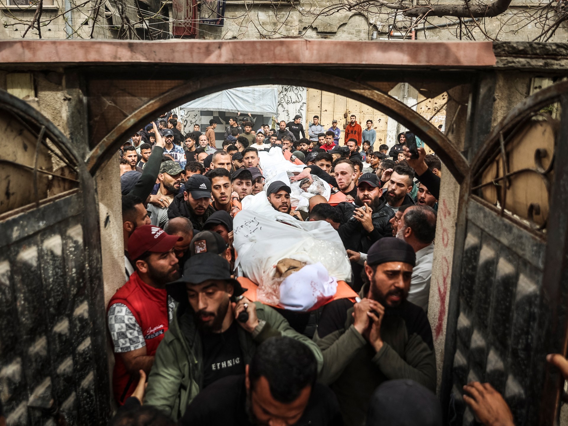 شهيدان في غزة وتكذيب لمزاعم فانس عن حجم المساعدات