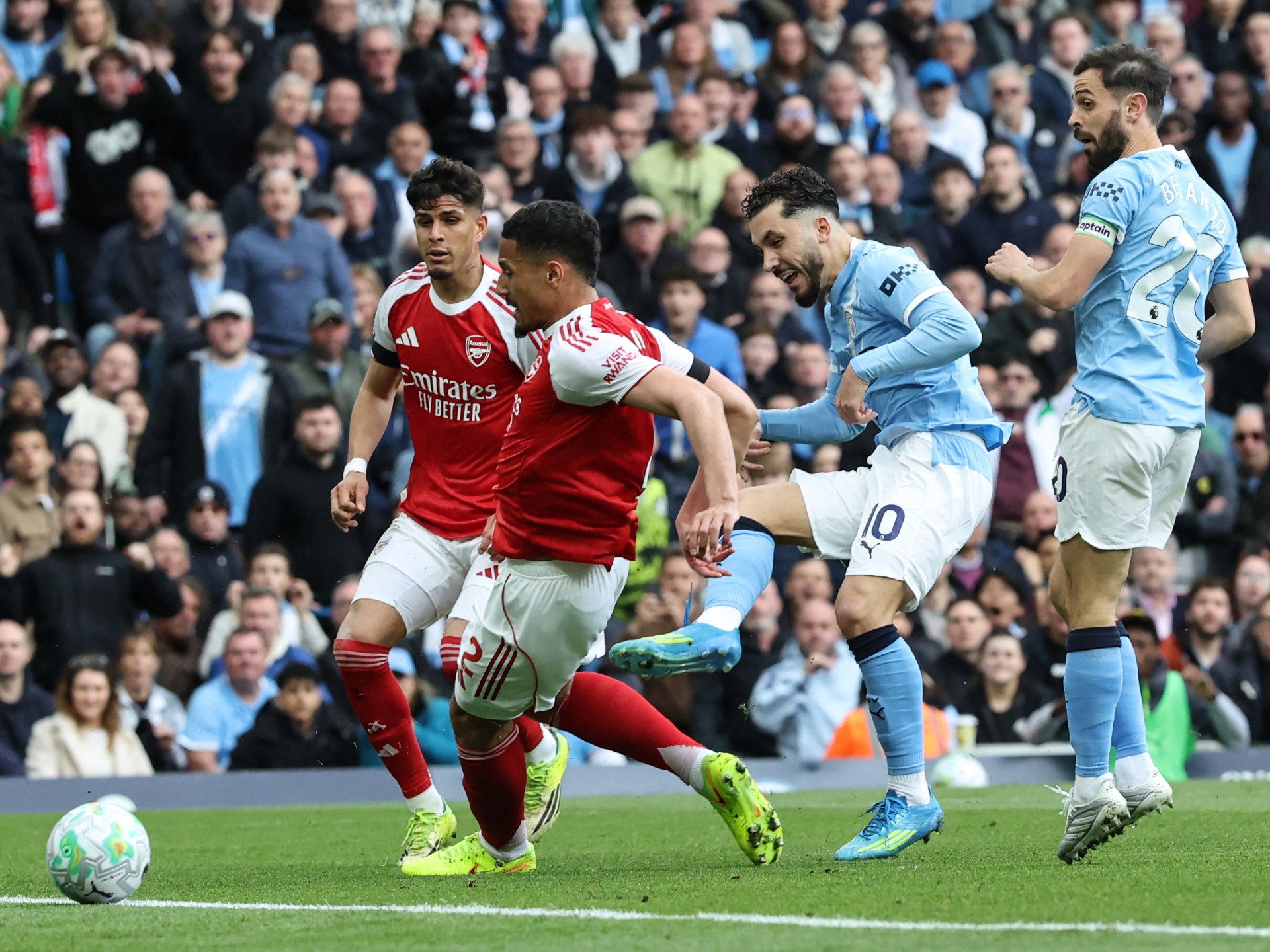كيف سيُحسم لقب البريميرليغ إذا تعادل السيتي وأرسنال بالنقاط والأهداف؟