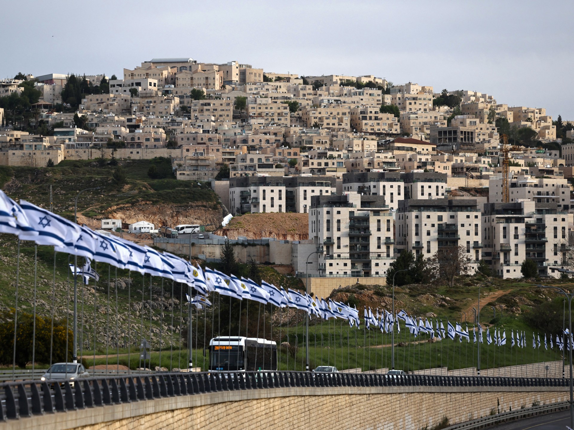 إسرائيل تحْيي مستوطنة بعد إخلائها وحماس تحذّر من التمدد الاستيطاني