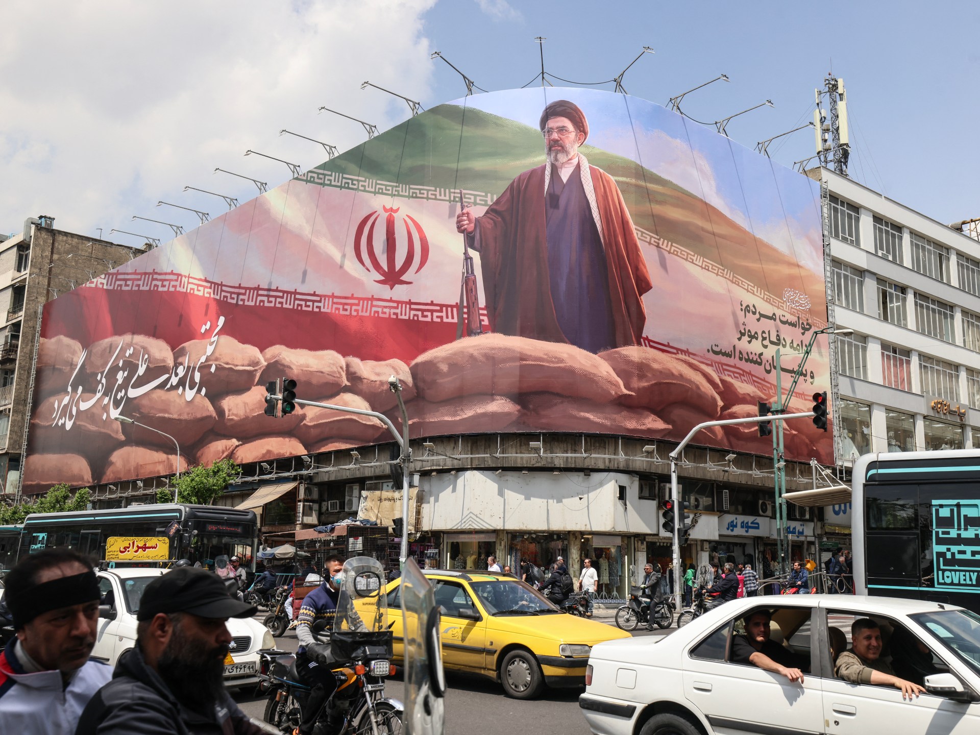 أكسيوس: ضوء أخضر من خامنئي للمشاركة بمفاوضات إسلام آباد