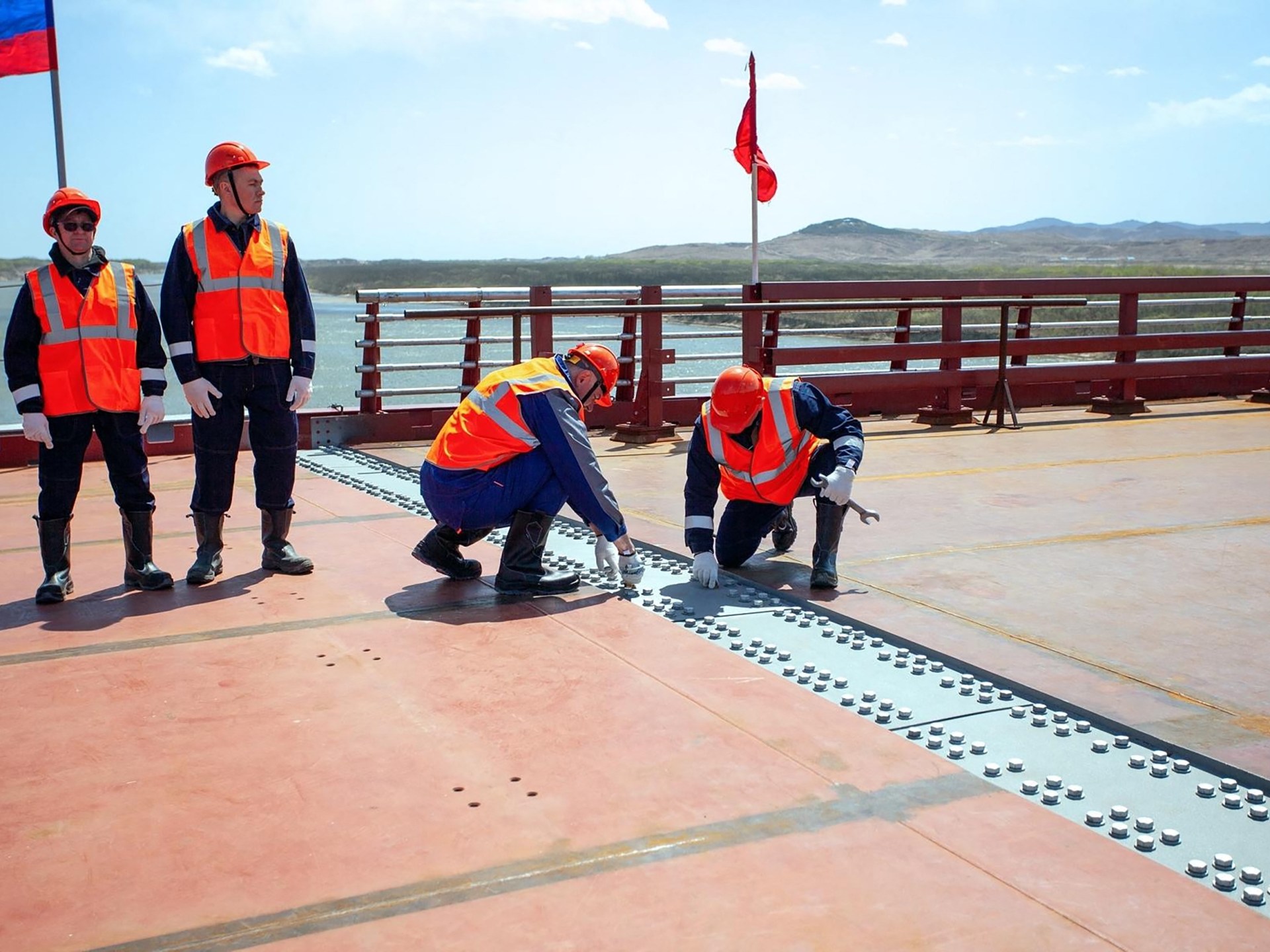 روسيا وكوريا الشمالية تحتفلان بإنشاء جسر بري يربطهما