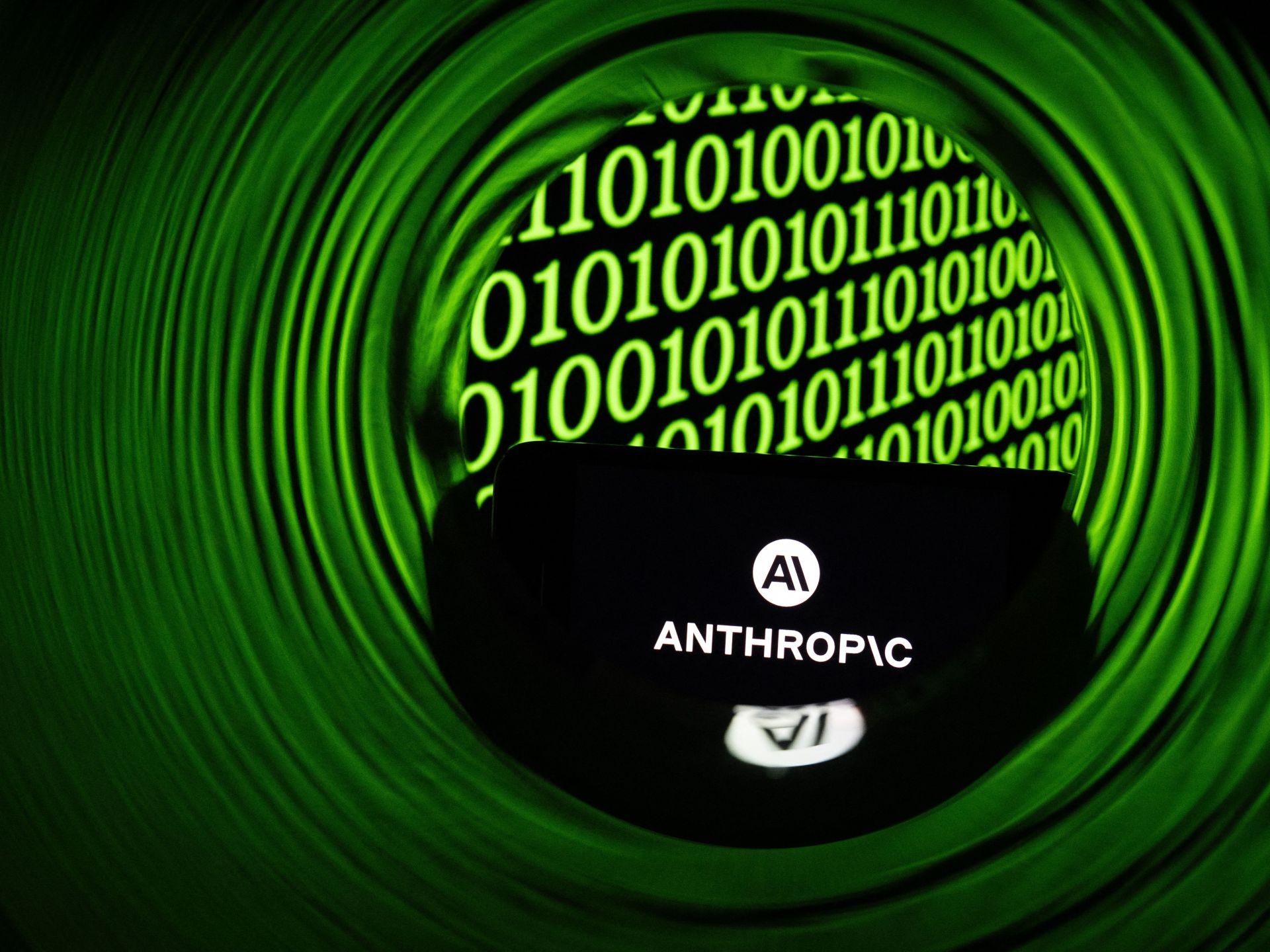 من الحظر إلى الاستدعاء العاجل.. كيف أعاد "ميثوس" شركة محظورة إلى قلب القرار في واشنطن؟