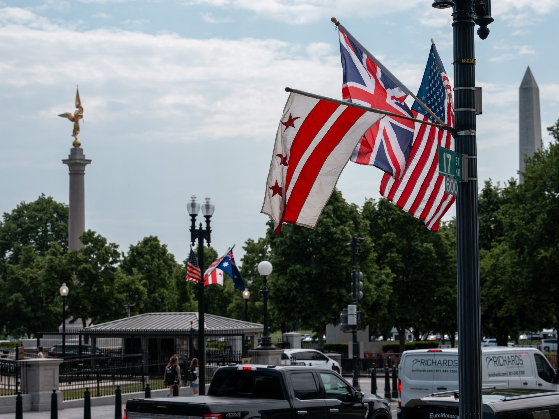 خطأ بروتوكولي.. واشنطن ترحب بملك بريطانيا بأعلام أستراليا