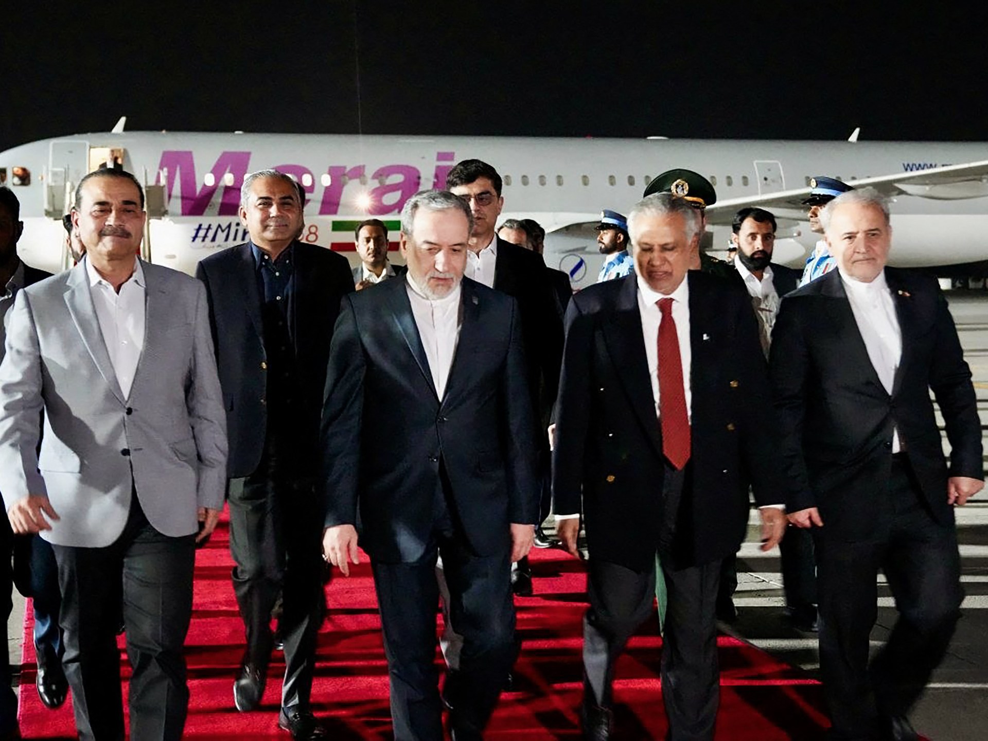 عراقجي يعود إلى إسلام آباد وباكستان تكثف جهود الوساطة