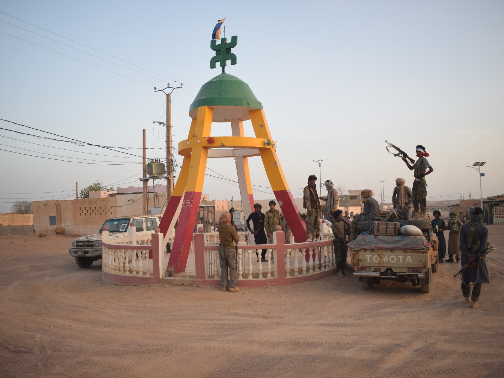 مالي تحت الصدمة.. الحلف المستحيل يطرق أبواب باماكو