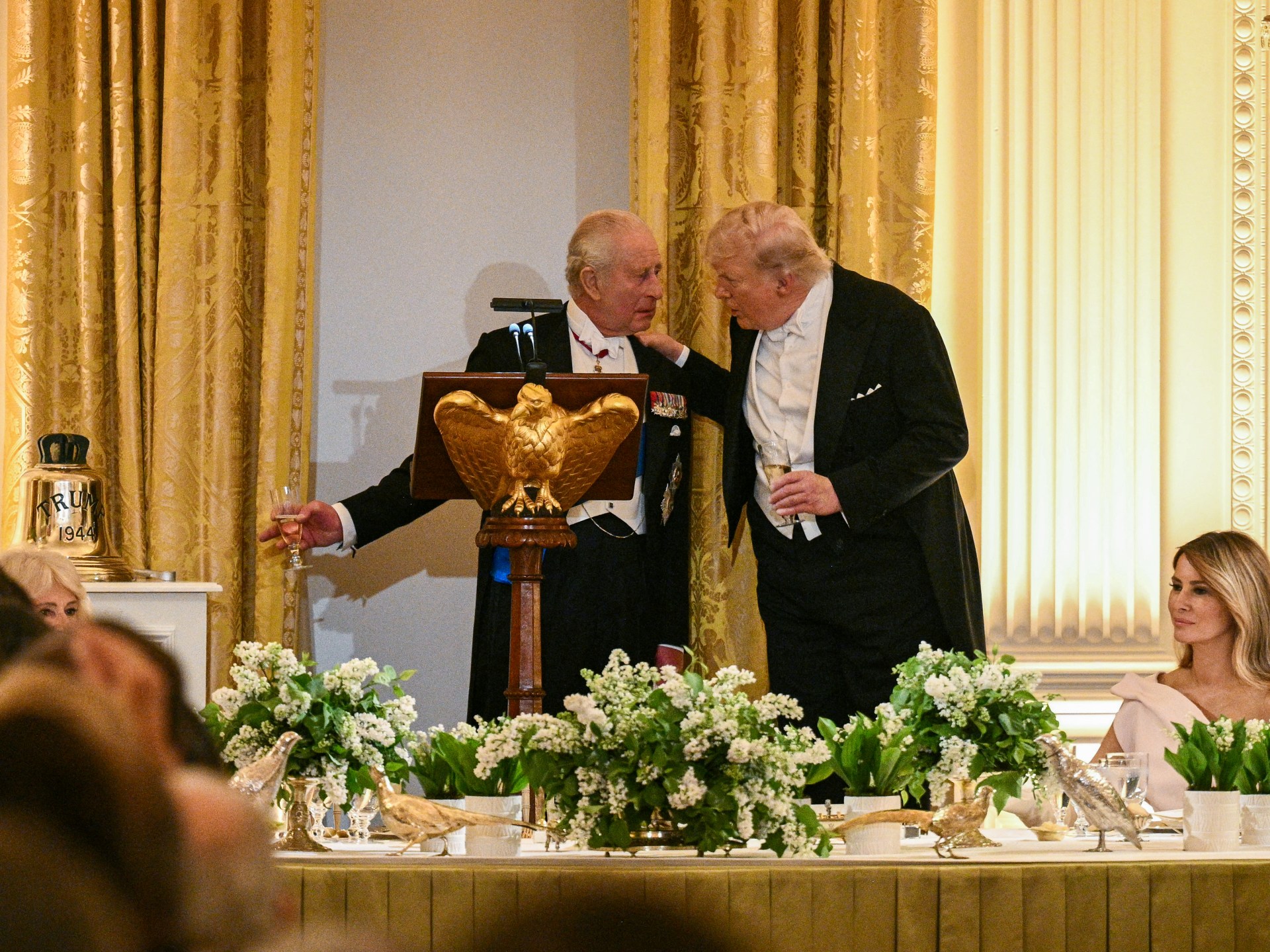 بالفيديو.. ترمب يقطع خطابه ليشيد بشجاعة رياضي