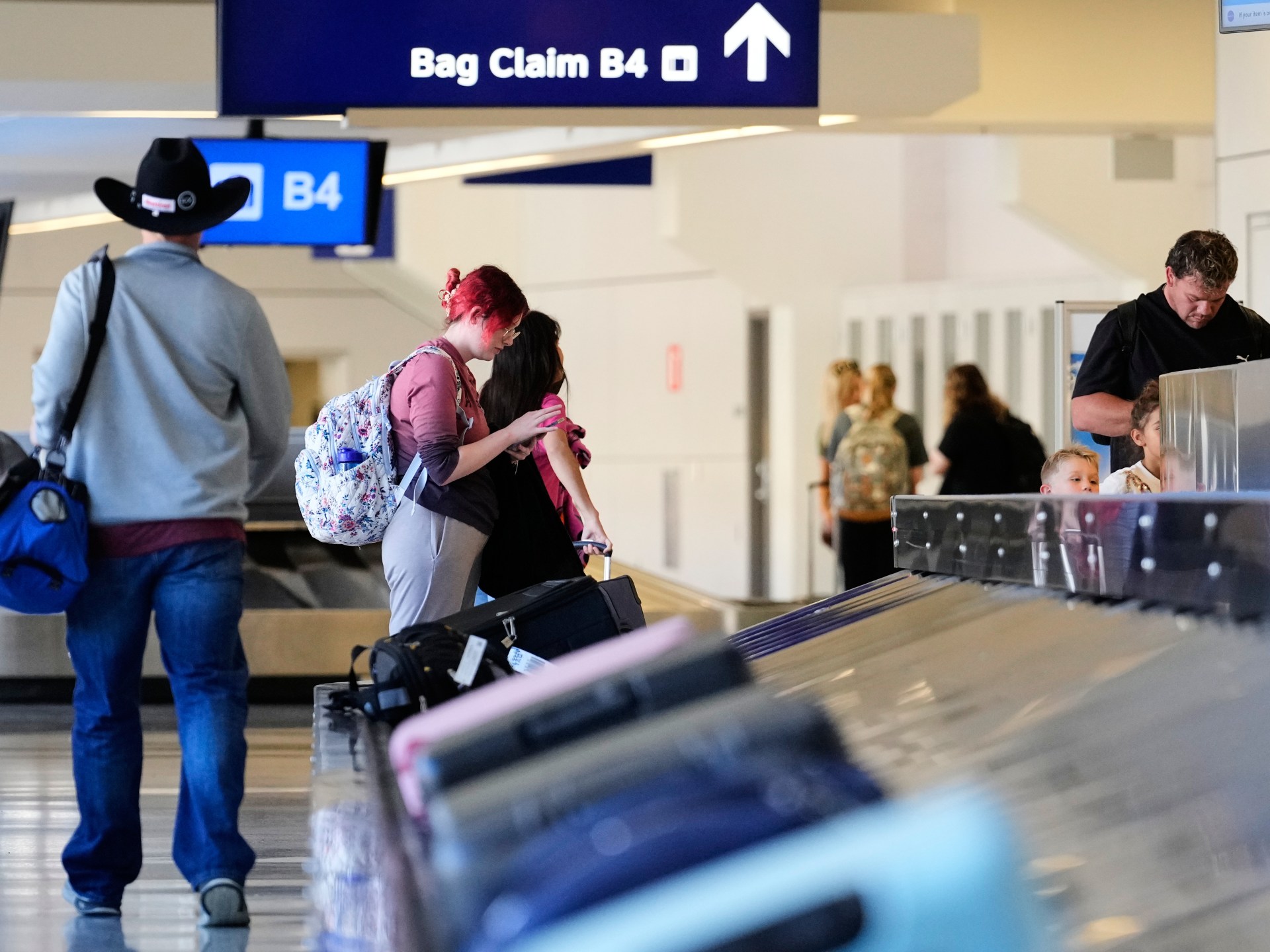 شنط المسافرين لم تسلم من حرب إيران.. هل يمكن تفادي ارتفاع شحنها؟