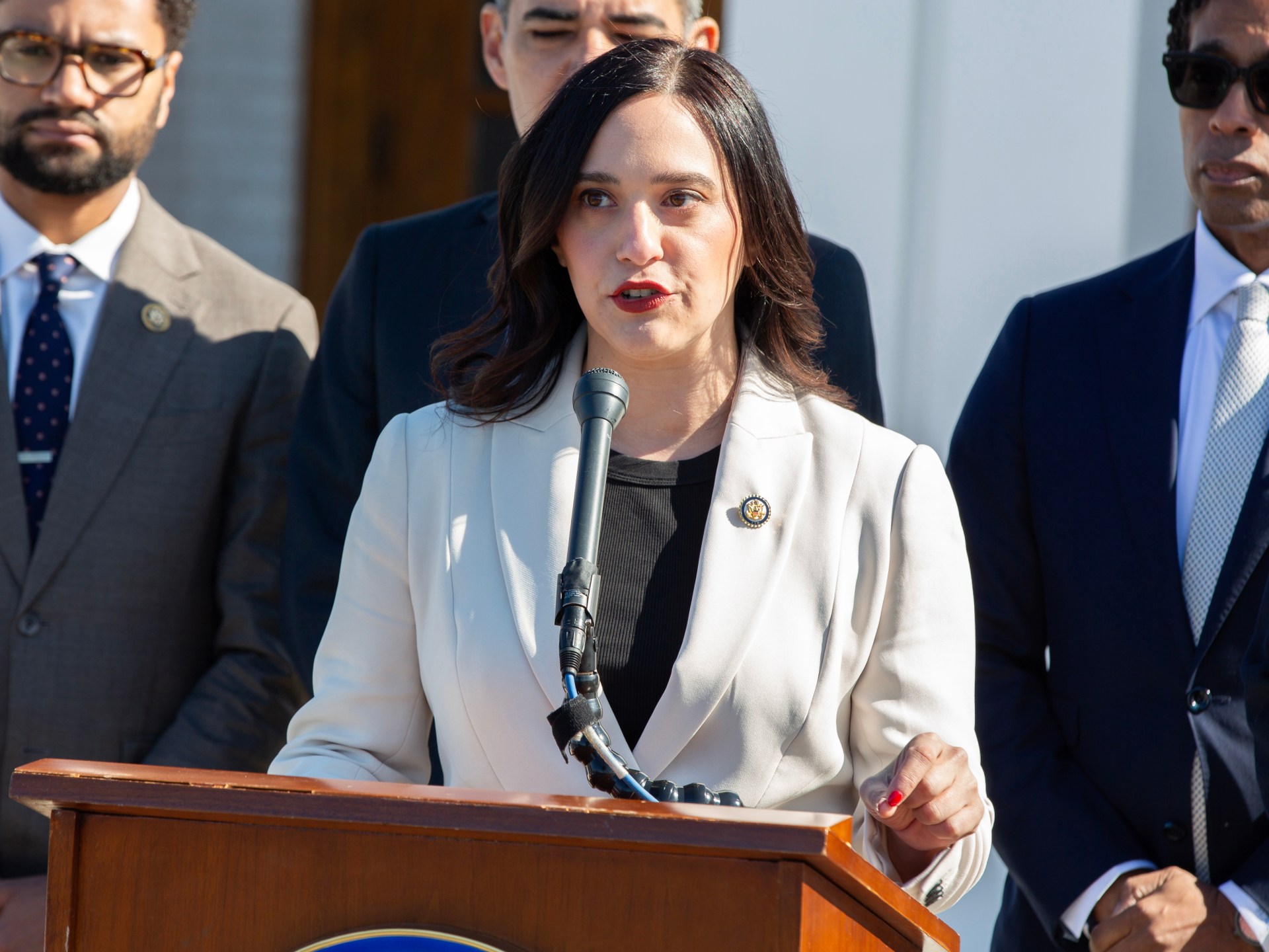 تحرك في الكونغرس لعزل وزير الحرب ومطالبة بتفعيل "التعديل 25" ضد ترمب