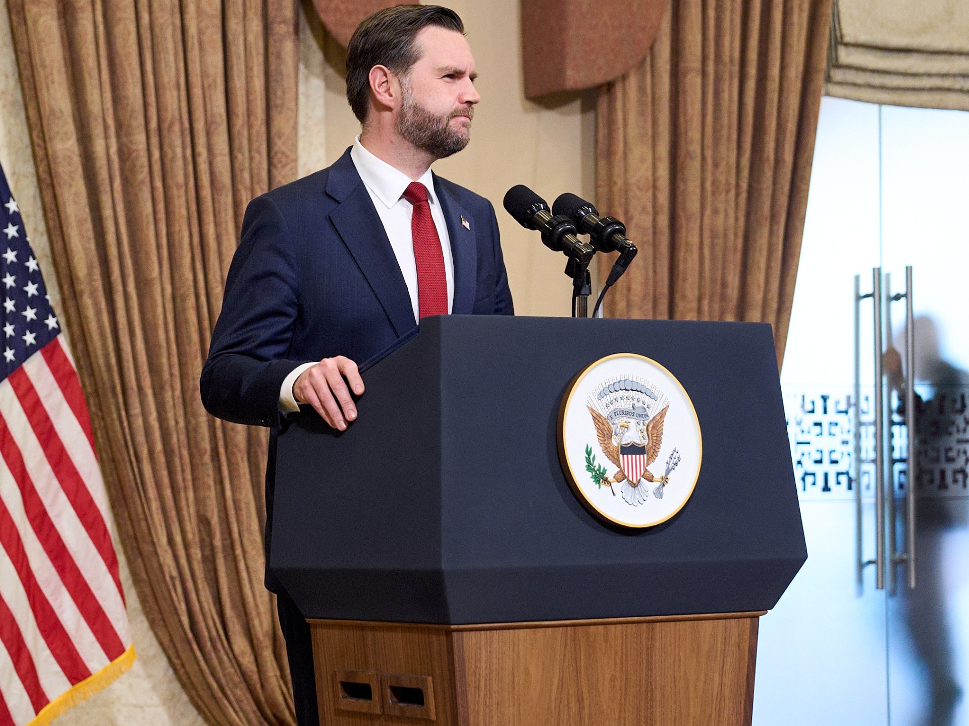 رحلة الـ21 ساعة التي خذلت جيه دي فانس في إسلام آباد