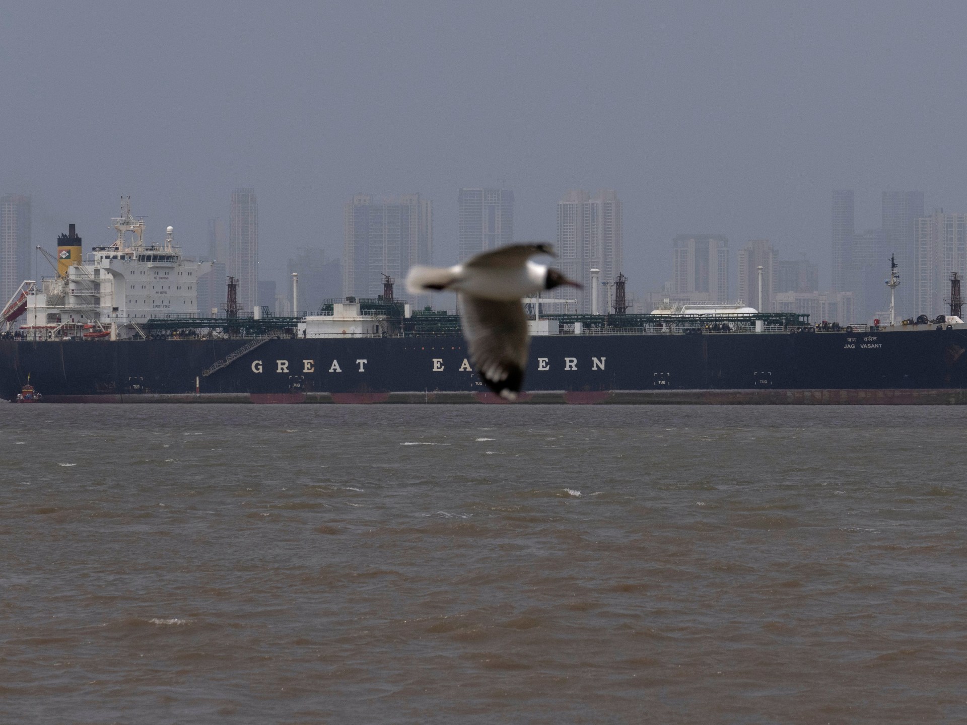 حصار موانئ إيران يبقي التأمين البحري مرتفعا رغم الهدنة