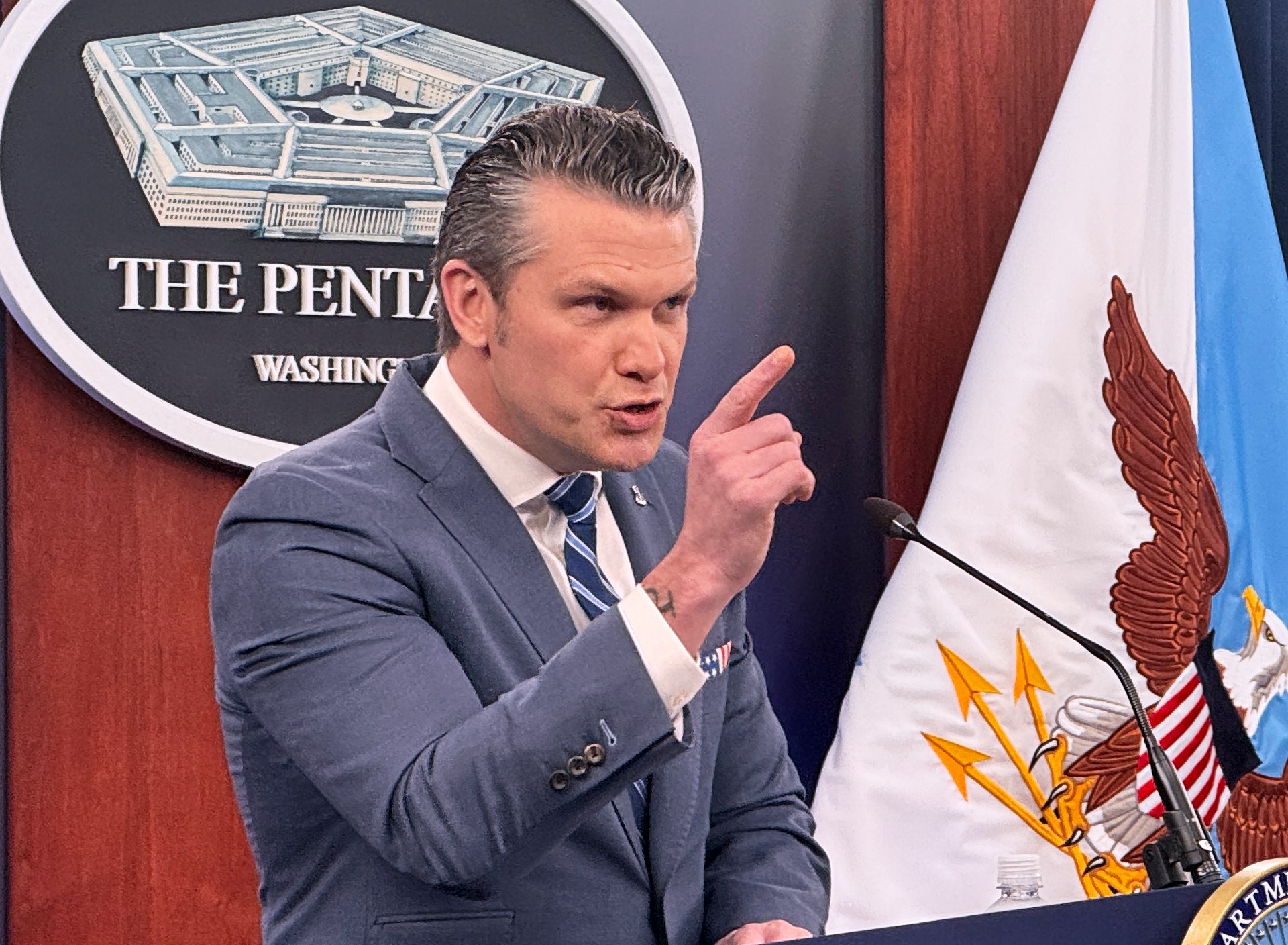 من هوليود إلى الكتاب المقدس.. نص هيغسيث "المحرَّف" لدعم حرب إيران