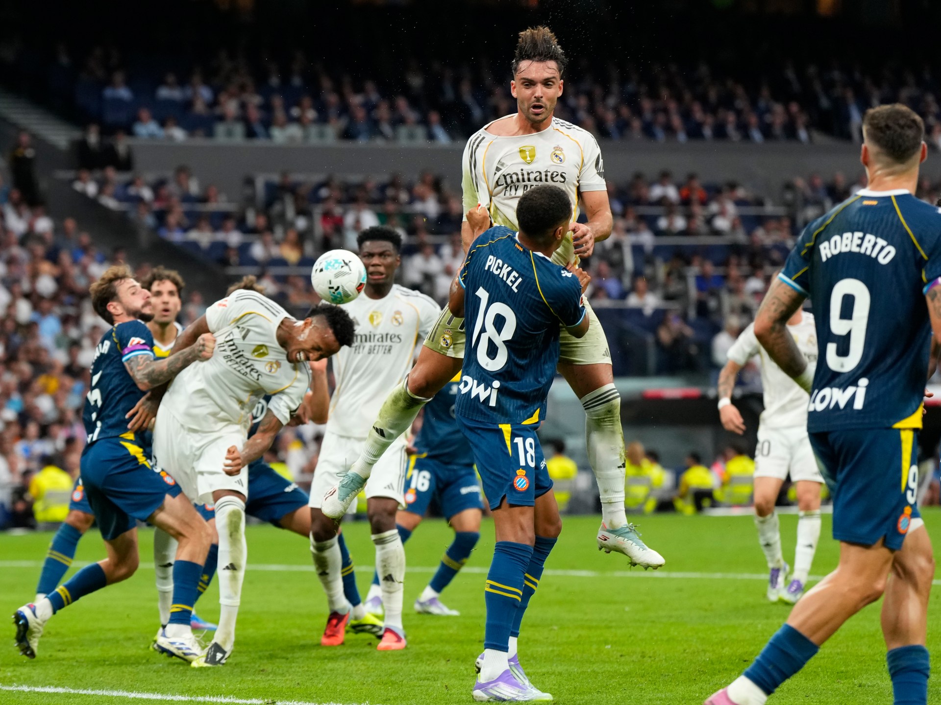 مدافع ريال مدريد في المستشفى بعد فقدان 6 كيلوغرامات من وزنه