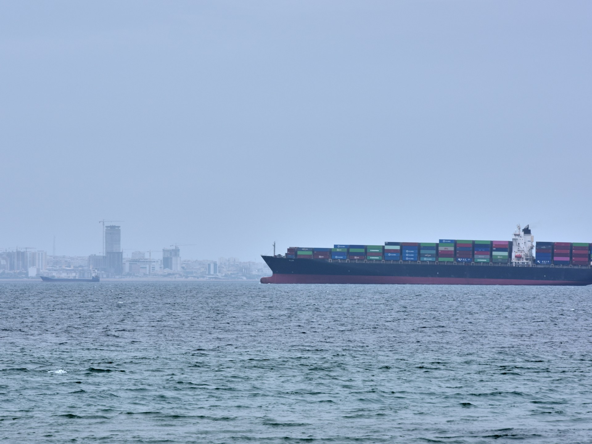 بلومبيرغ: الكويت تعلن القوة القاهرة على شحنات النفط