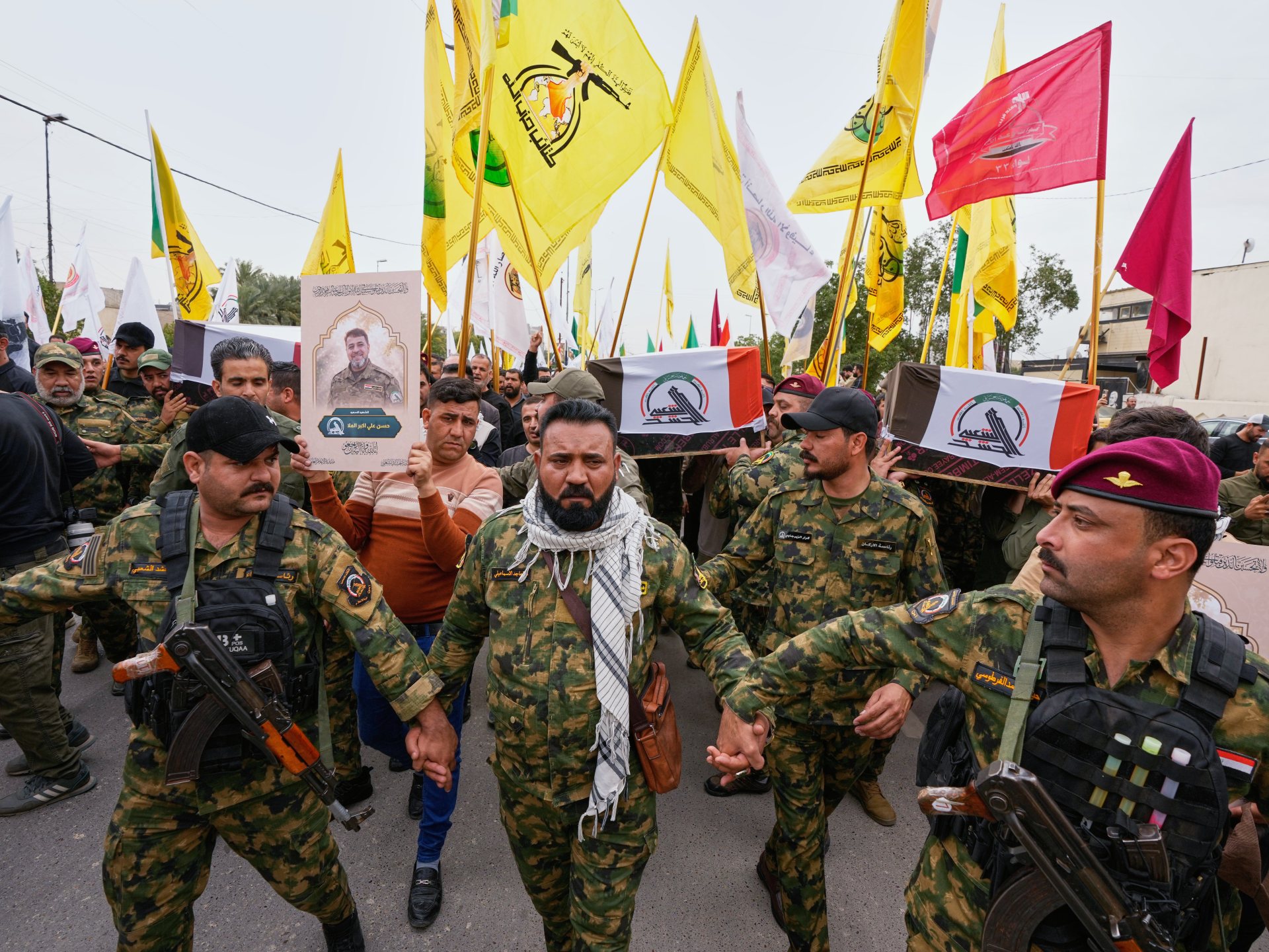 صحيفة: أمريكا توقف شحنات الدولار عن العراق وتطالب بتفكيك الفصائل