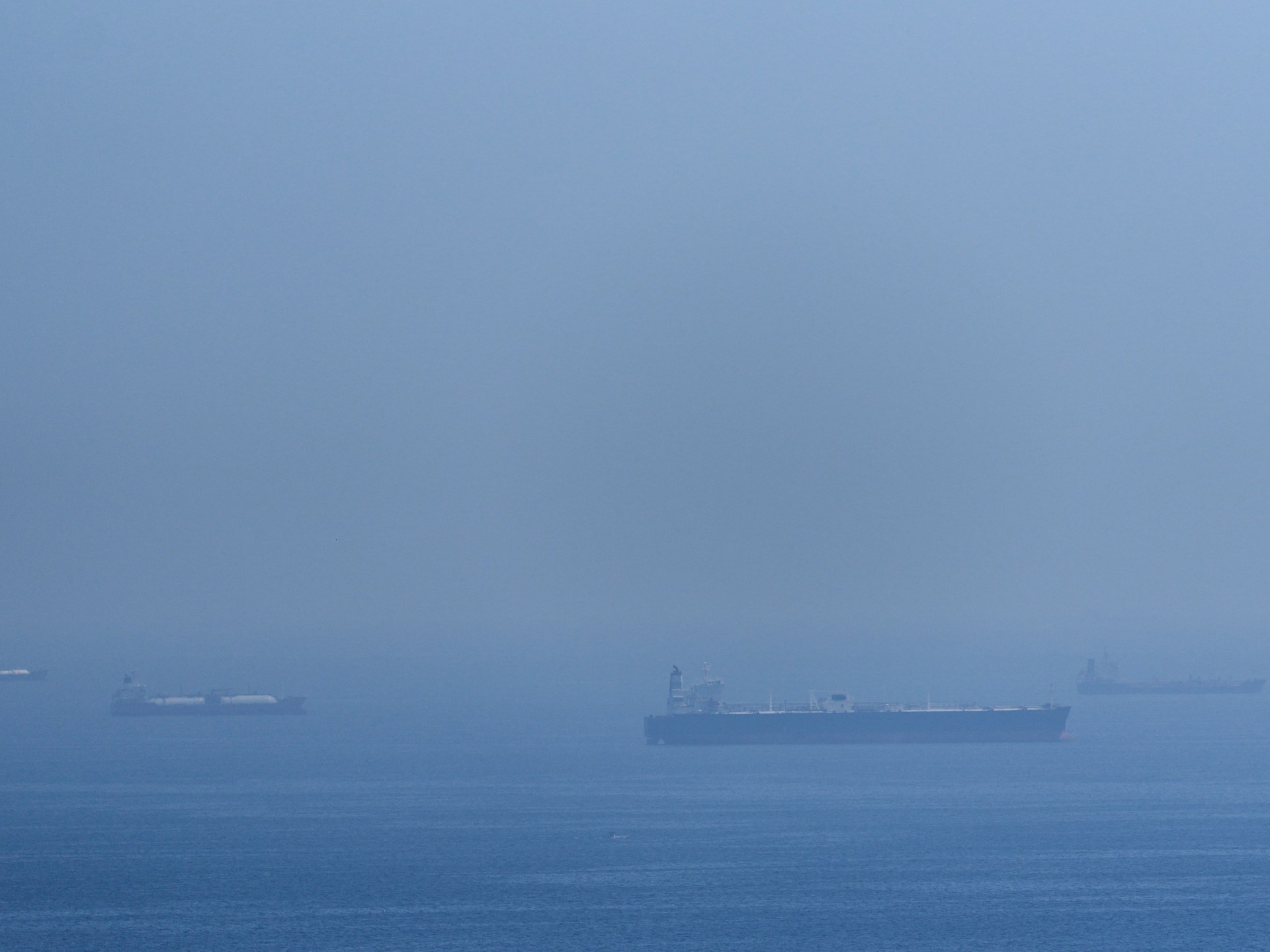 "هدوء مضلل".. الإيكونومست: أسواق الطاقة على حافة الخطر