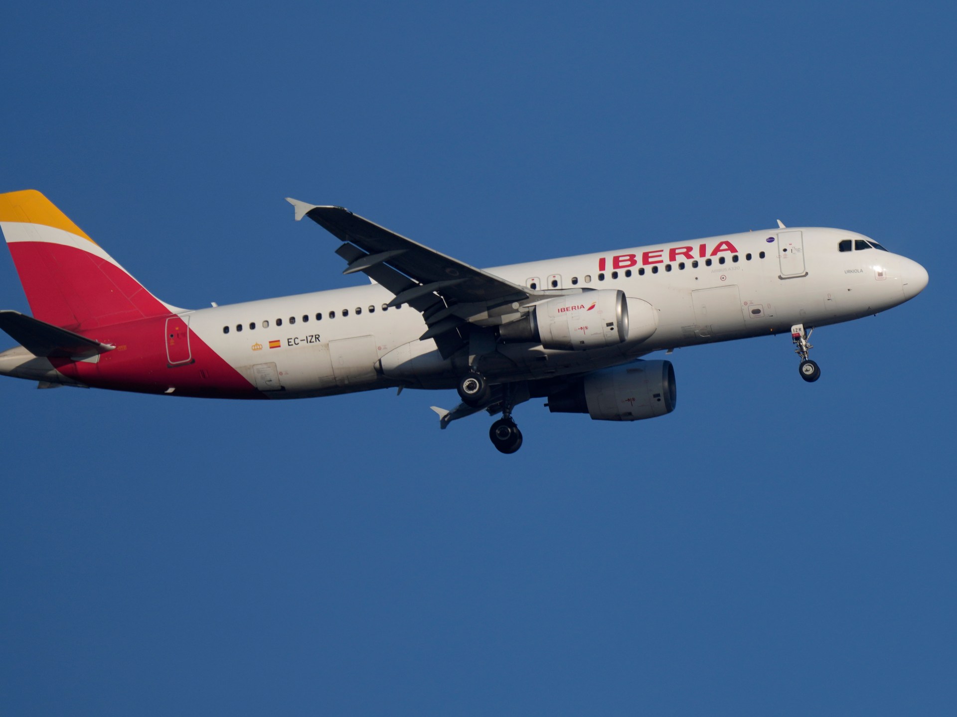 إسبانيا تدعو المسافرين لحجز تذاكر الطيران قبل ارتفاع أسعارها