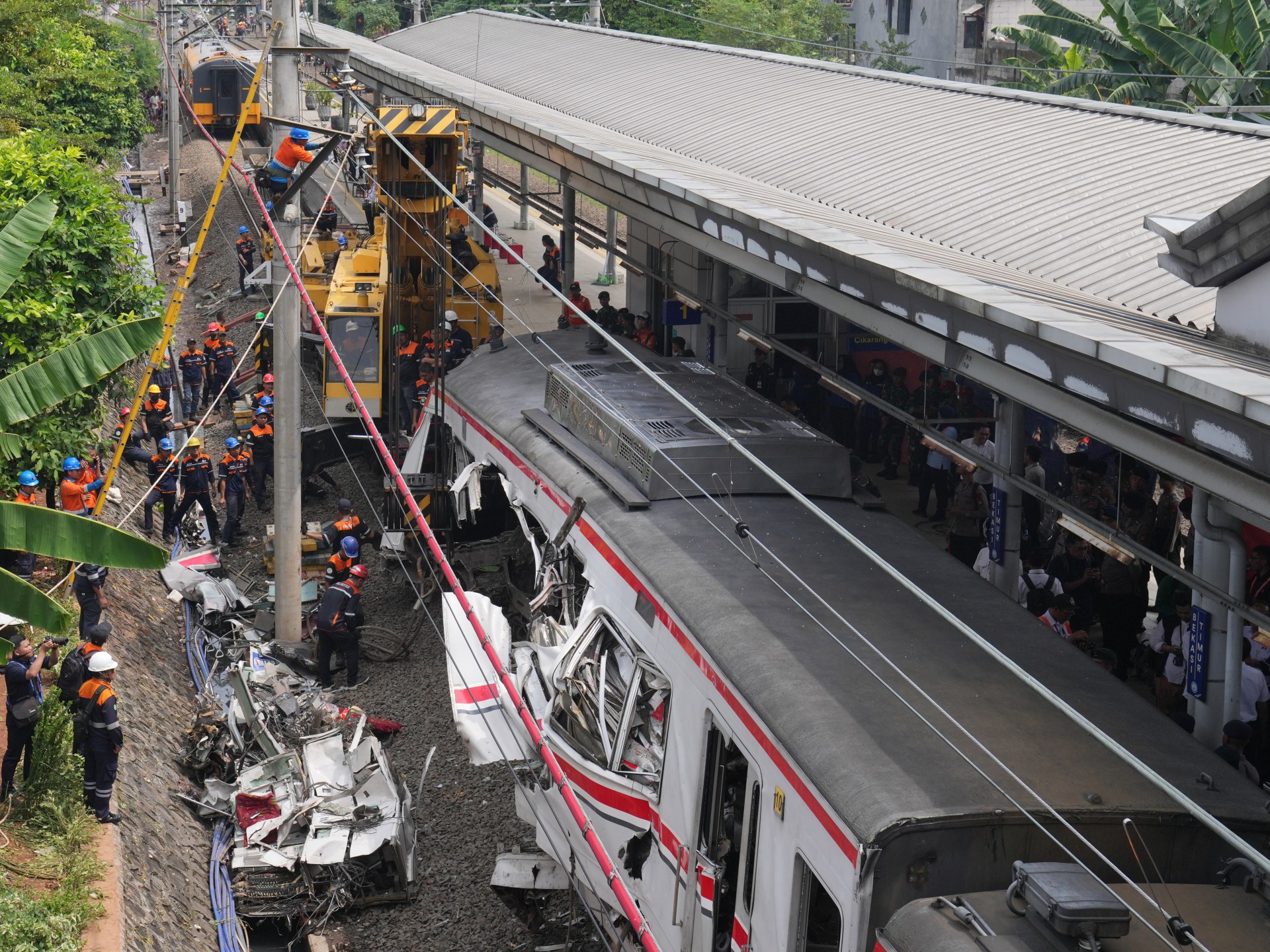 14 قتيلا وعشرات الجرحى جراء تصادم قطارين قرب جاكرتا