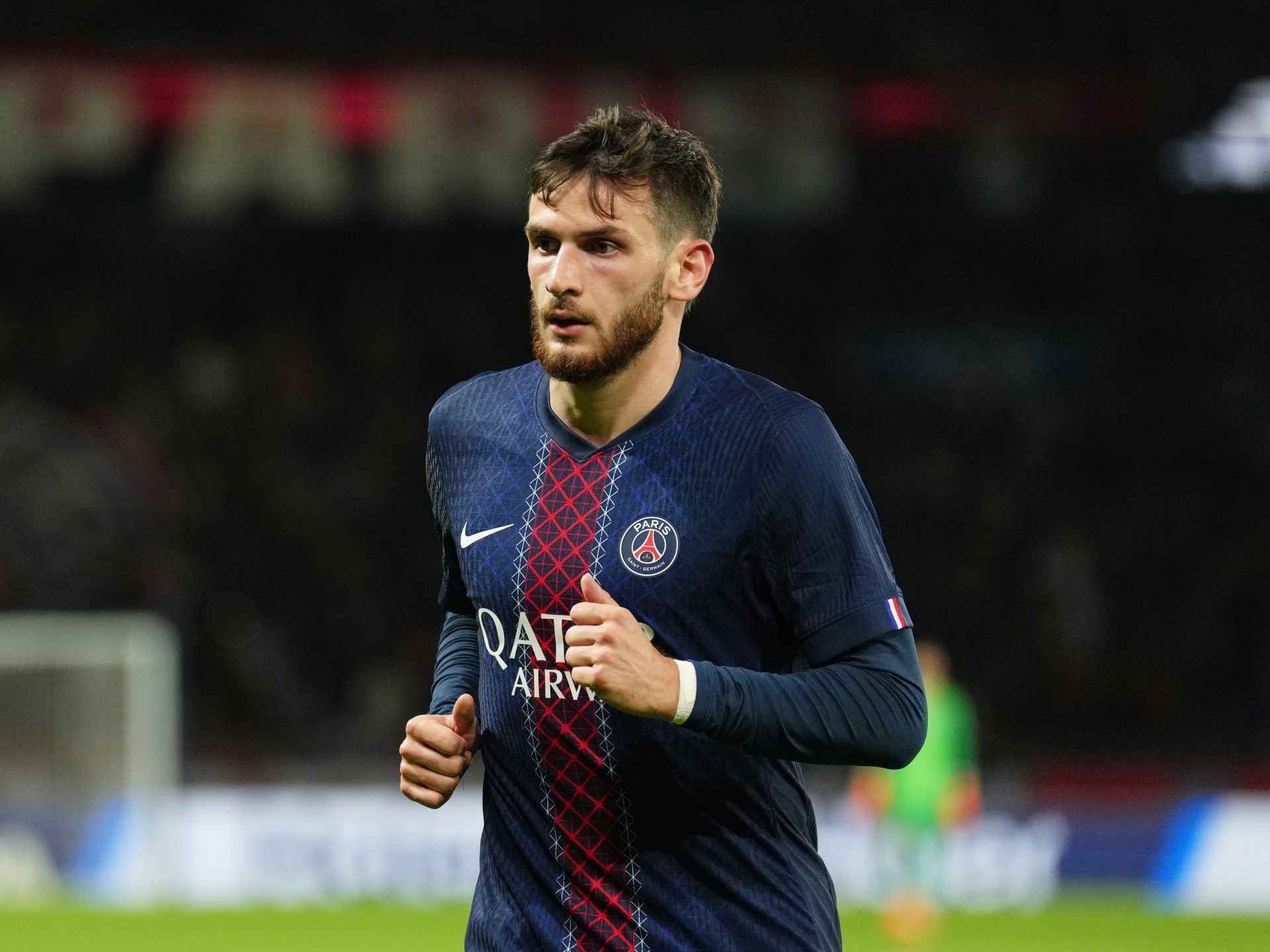 "شرط واحد للرحيل".. والد كفاراتسخيليا يحسم مستقبله مع سان جيرمان