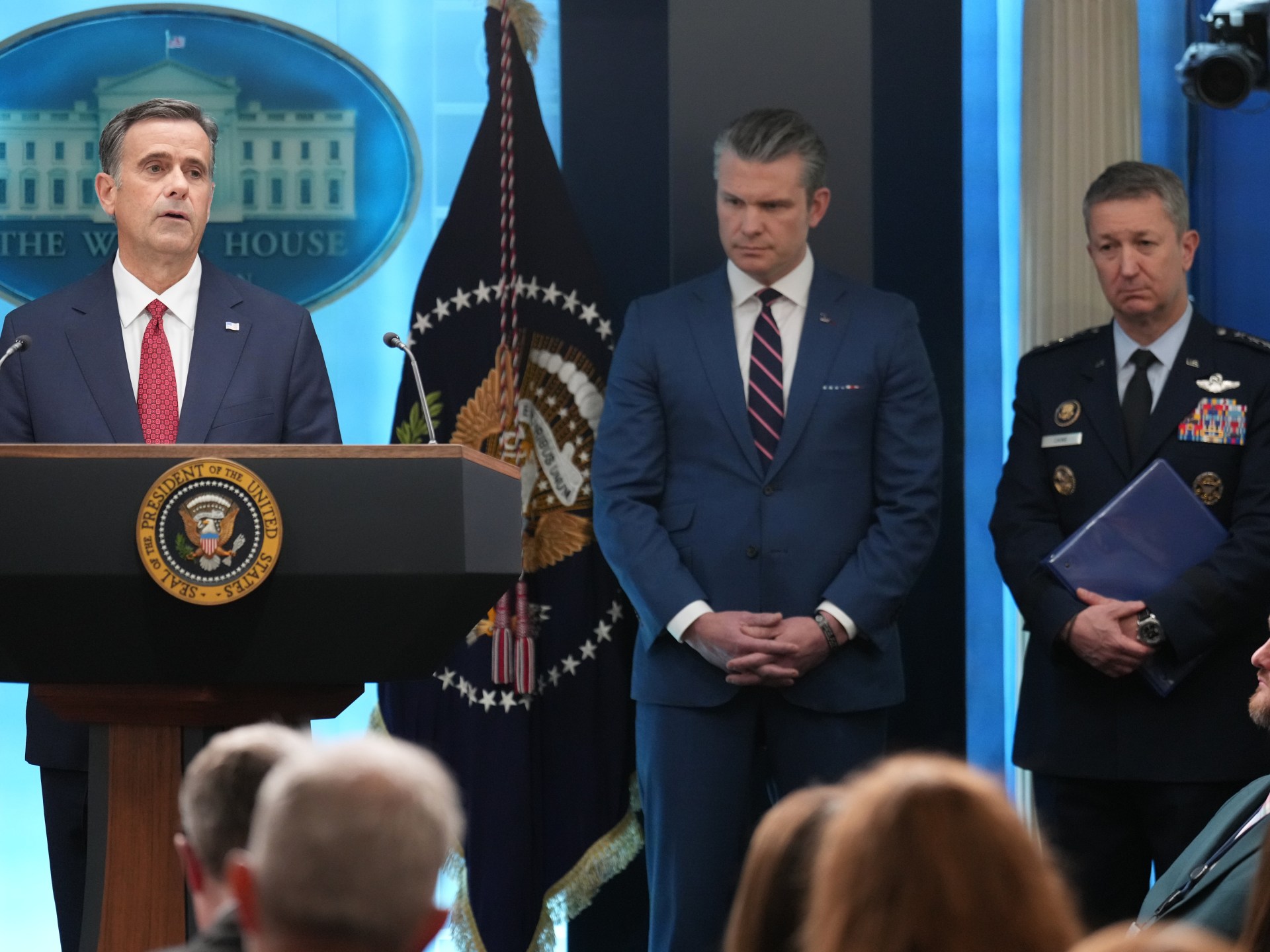 الاستخبارات الأمريكية تدرس سيناريوهات البحث عن مخرج في إيران