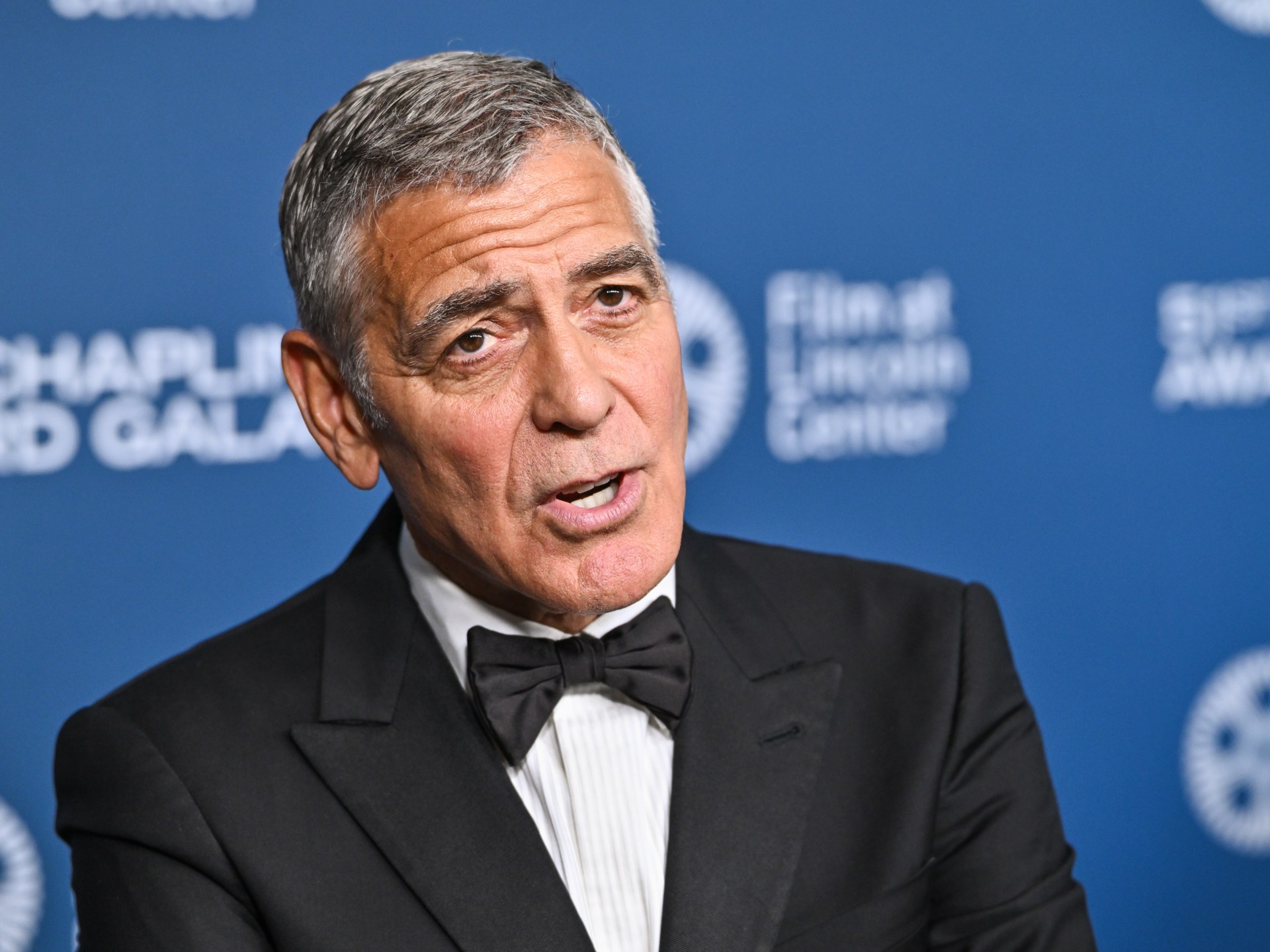 بشعار ترامب.. كيف أعاد جورج كلوني تعريف "عظمة أمريكا" في ليلة تكريمه؟