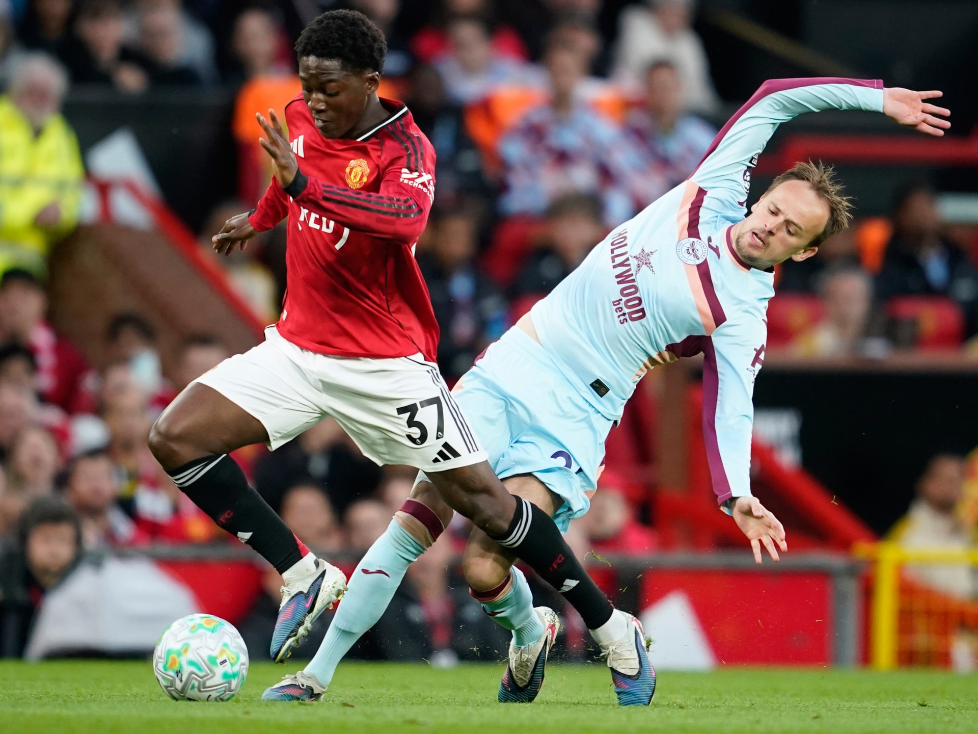 الفيفا يطرح قانون اللاعب الشاب الإلزامي في الأندية