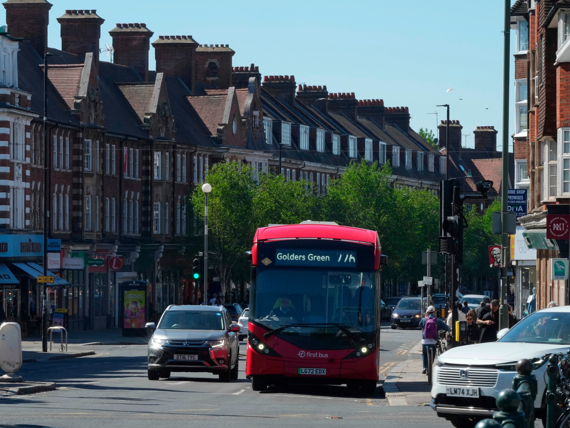 بريطانيا ترفع مستوى التهديد إلى "خطير" عقب هجوم على حي يهودي في لندن