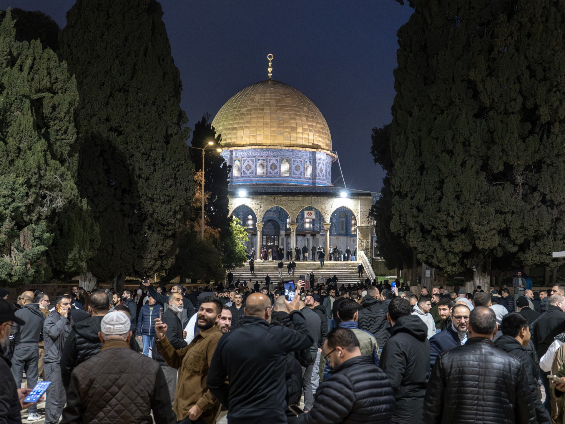 بالصور.. المسجد الأقصى يستقبل المصلين بعد إعادة فتحه