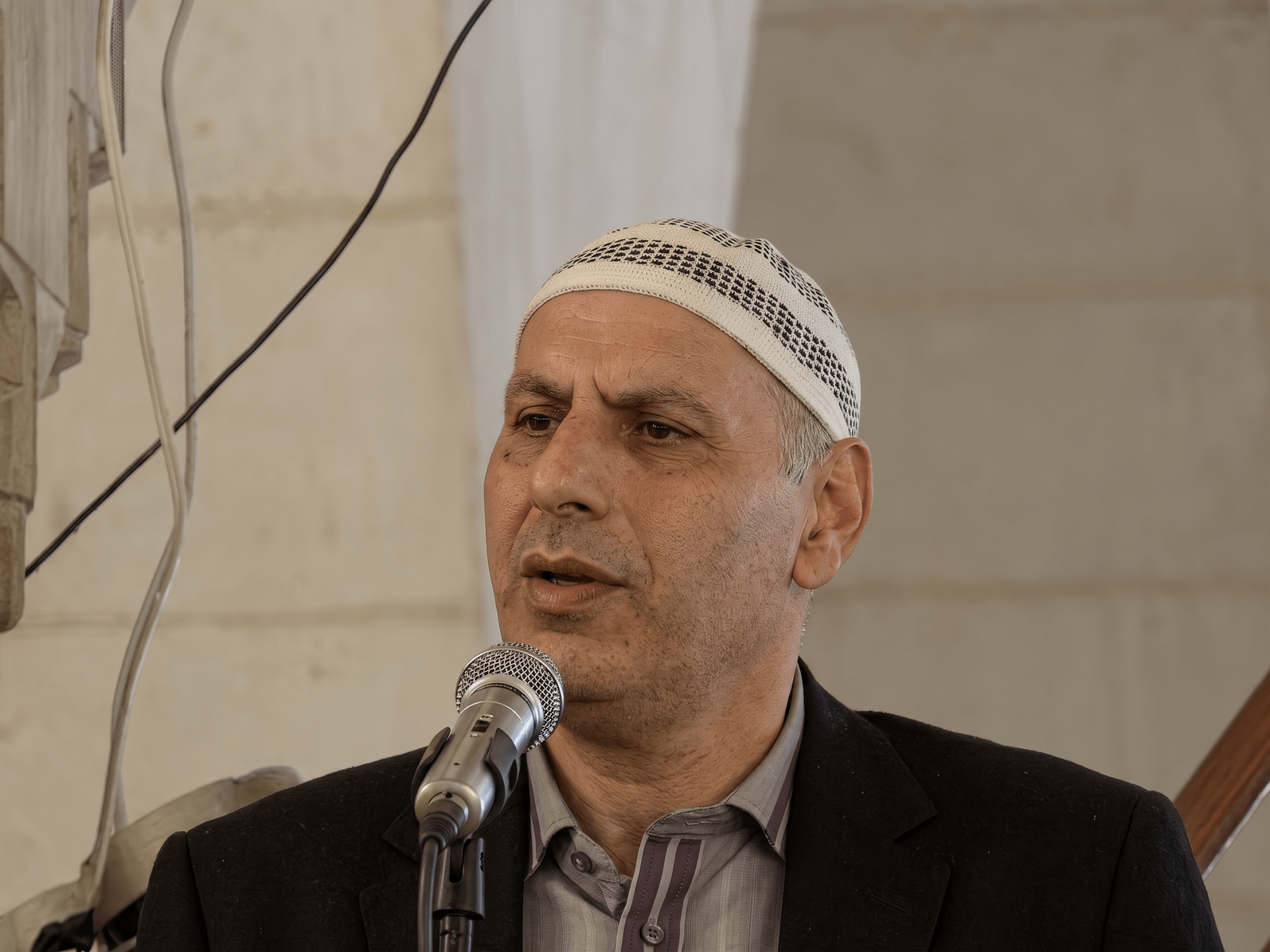 فراس يقتدي بأبيه.. سيرةُ القزاز وعائلته التي رفعت أذانَ المسجد الأقصى لقرون