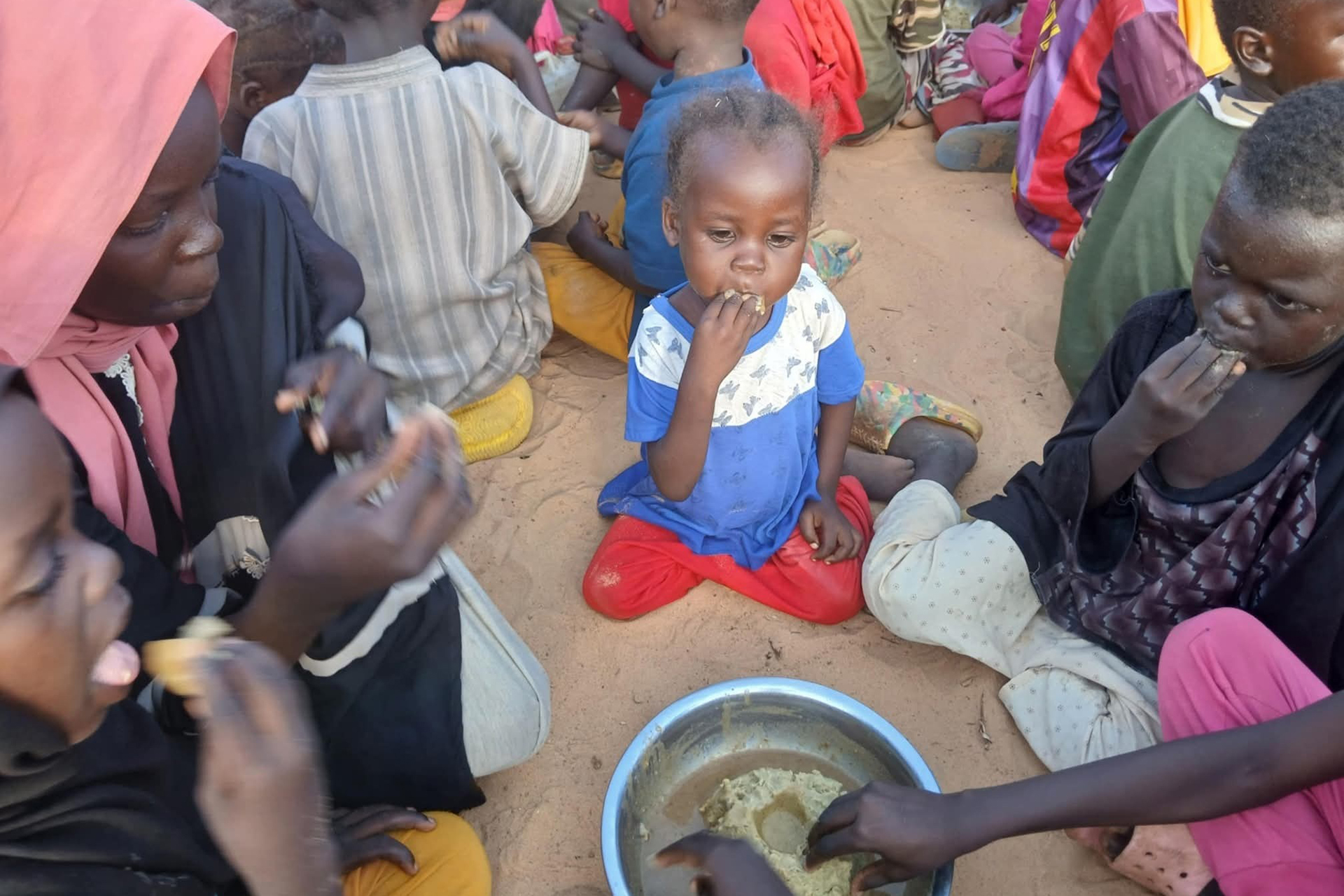 صرخة الحياة الأولى.. 3 قصص بالسودان لأمهات ولدن بين حد السكين وصوت الرصاص