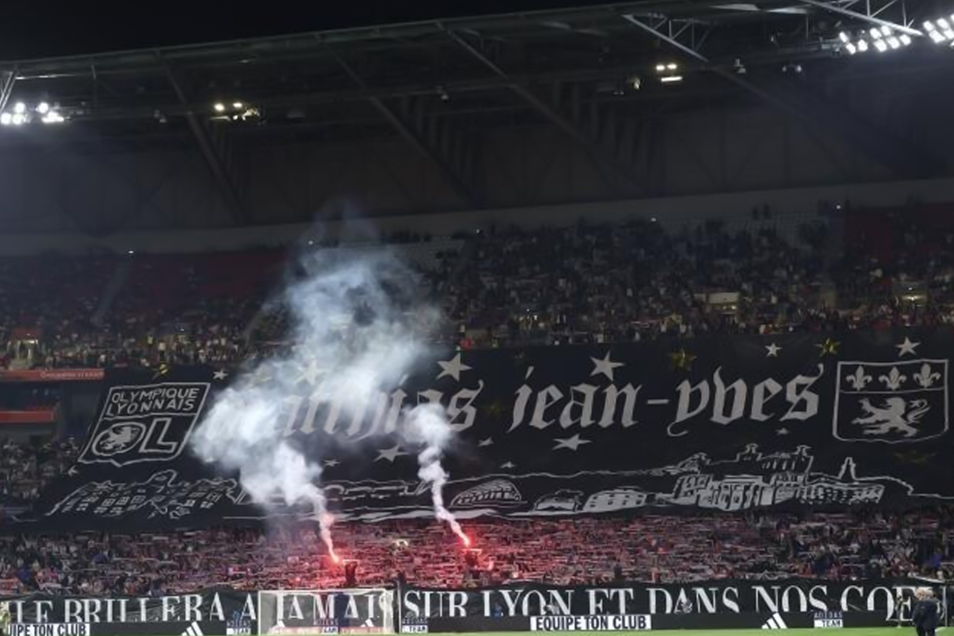 قبل قمة سان جيرمان وليون.. الداخلية الفرنسية تصدر قرارا صادما للمشجعين